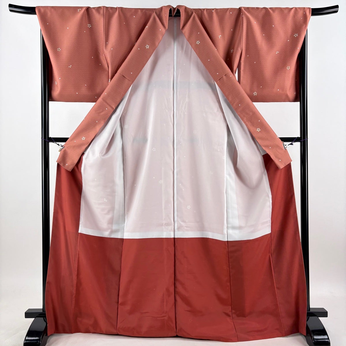 美品】 小紋 身丈170cm 裄丈70.5cm L 袷 桜 地紋 朱色 化繊 秀品｜中古