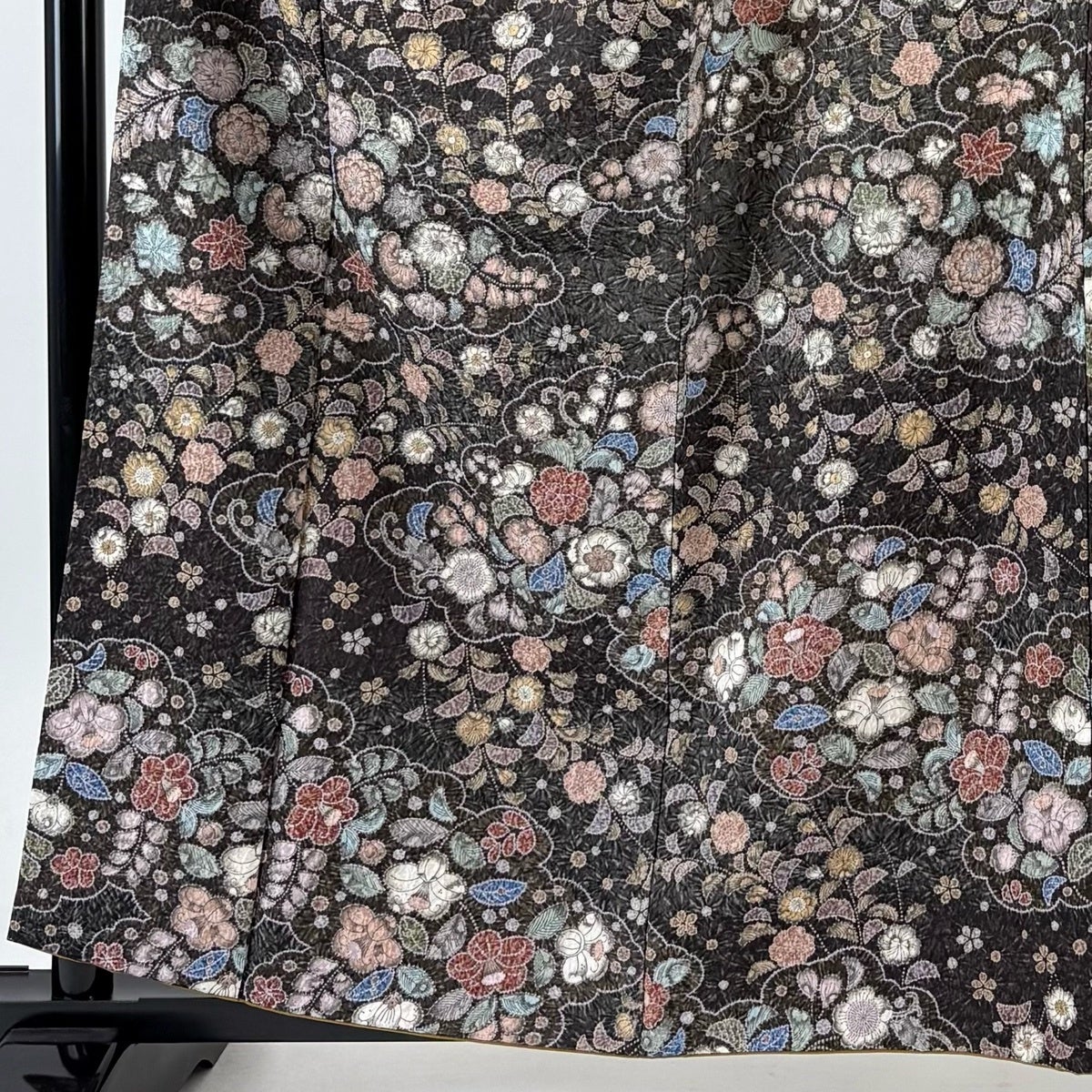 美品】 小紋 身丈159cm 裄丈68cm L 袷 草花 雲文 焦茶色 正絹 秀品