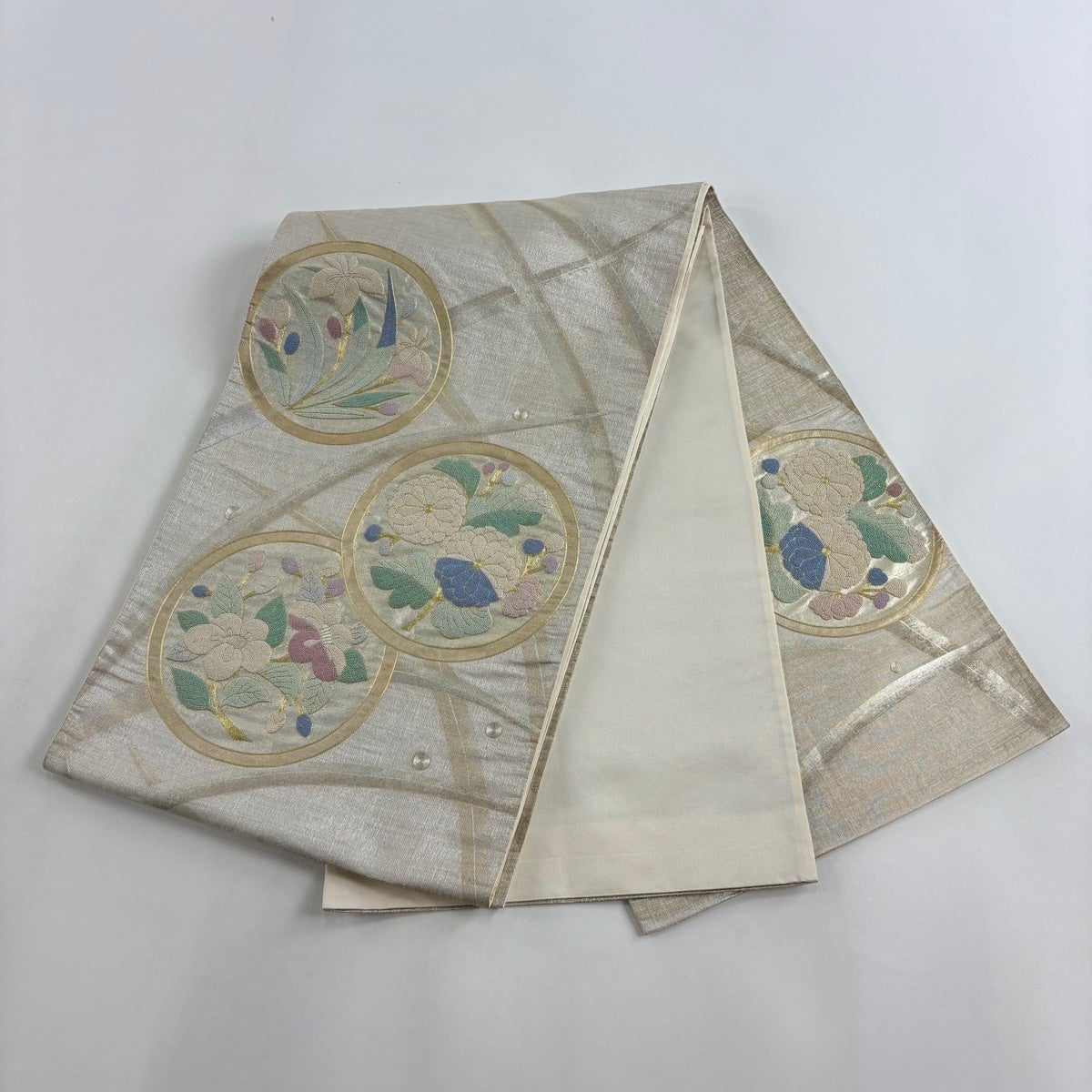 袋帯 秀品 枝花 露芝 金銀糸 金銀彩 灰白 お太鼓柄 正絹｜中古・古着