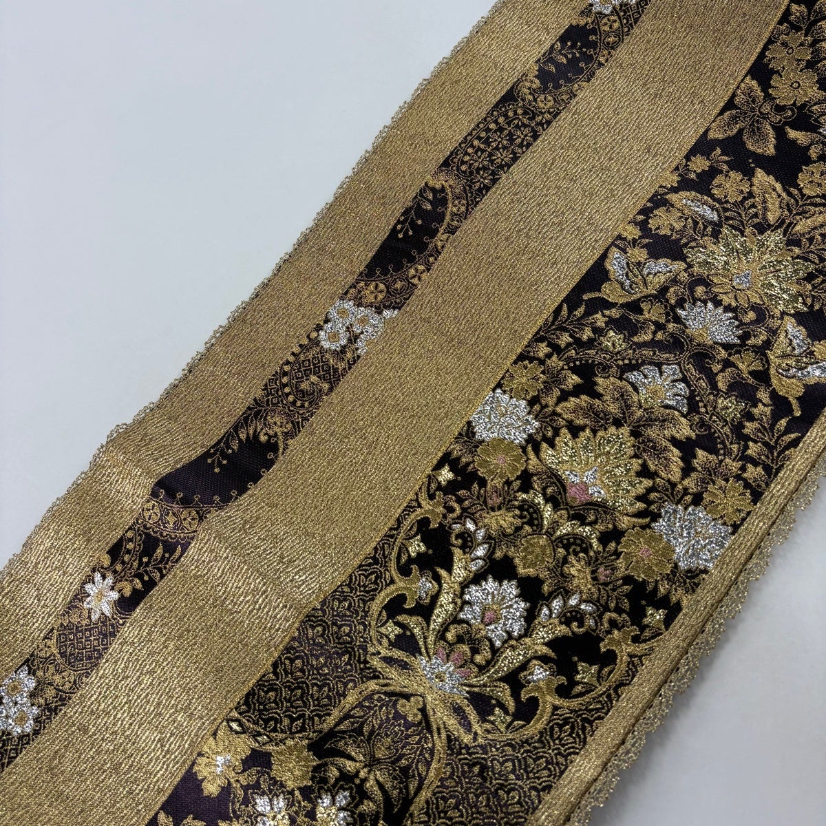 袋帯 秀品 花唐草 蝶 箔 金色 六通 正絹｜中古・古着・リサイクル着物
