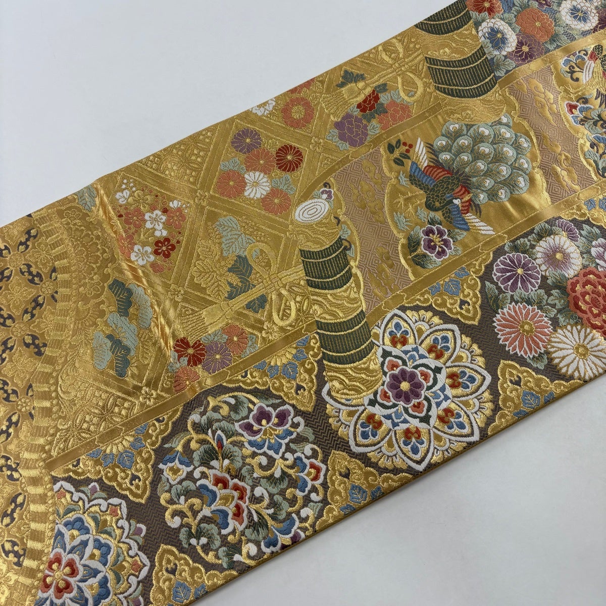 美品】 袋帯 秀品 孔雀 華文 箔 唐織 金色 六通 正絹｜中古・古着