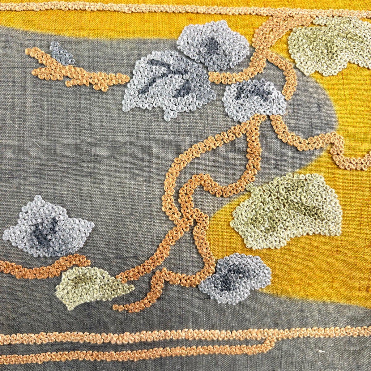 美品】 名古屋帯 秀品 紬地 蔦 霞 相良刺繍 灰緑 正絹｜中古・古着