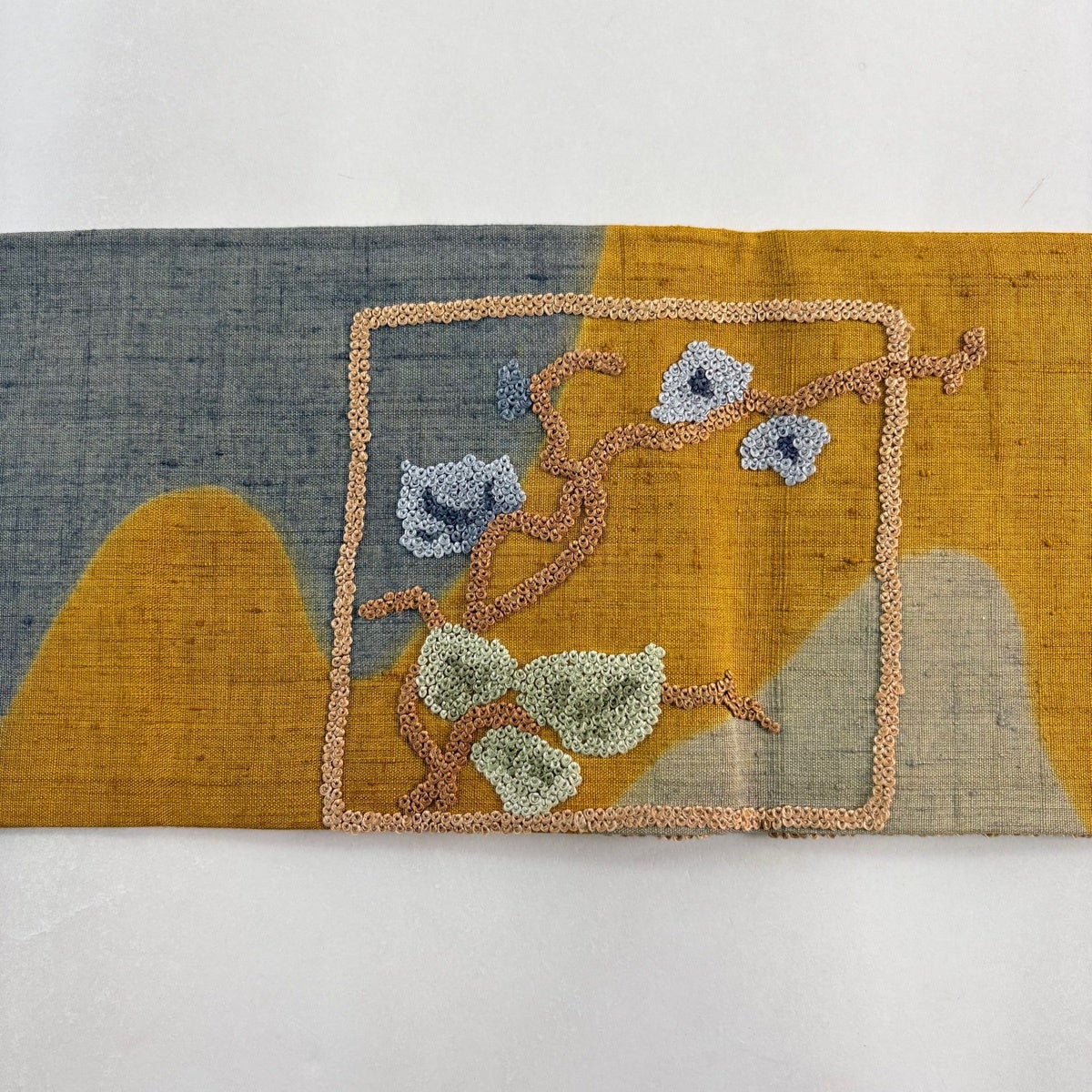 美品】 名古屋帯 秀品 紬地 蔦 霞 相良刺繍 灰緑 正絹｜中古・古着