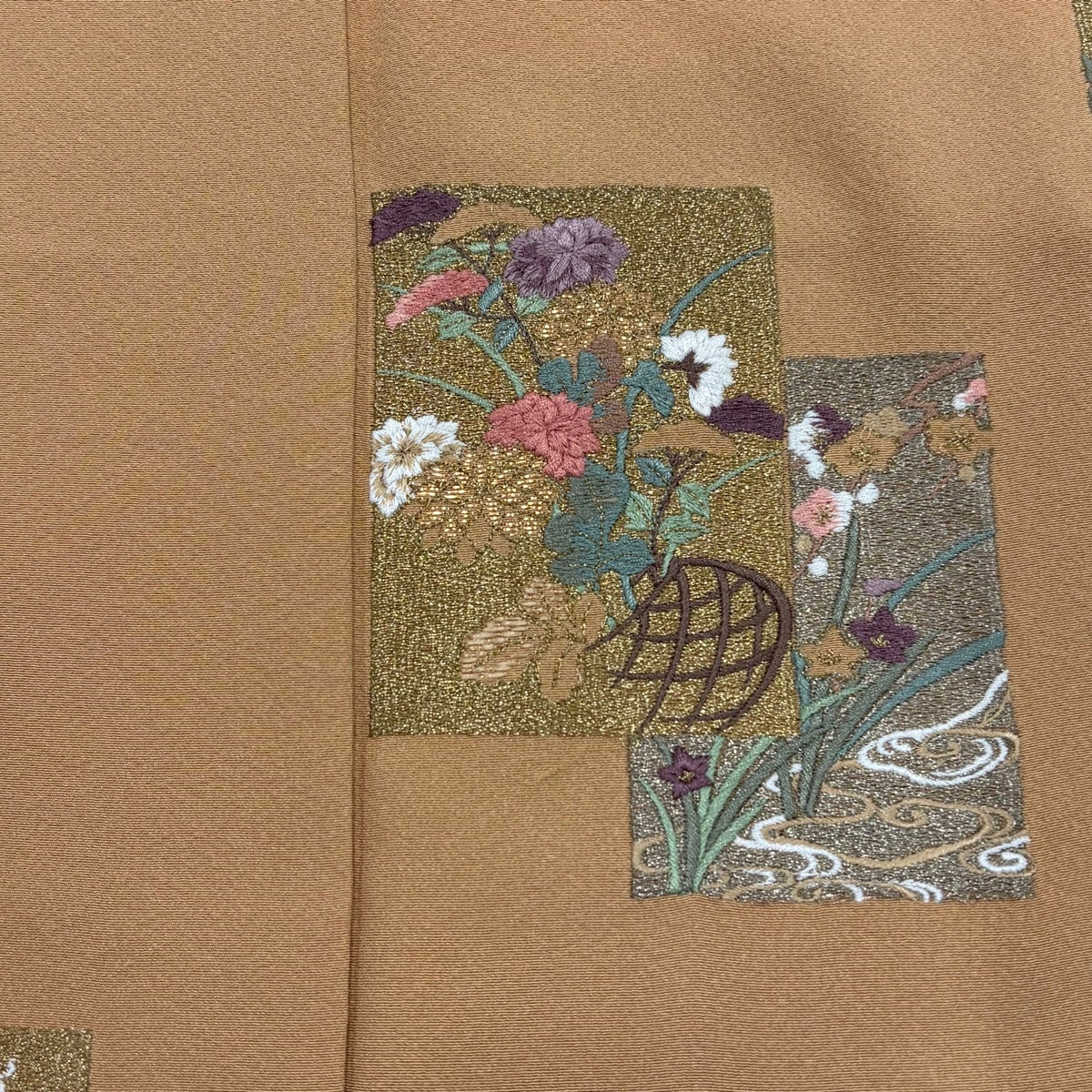 付下げ 身丈160.5cm 裄丈64.5cm M 袷 色紙 草花 刺繍 金糸 薄オレンジ