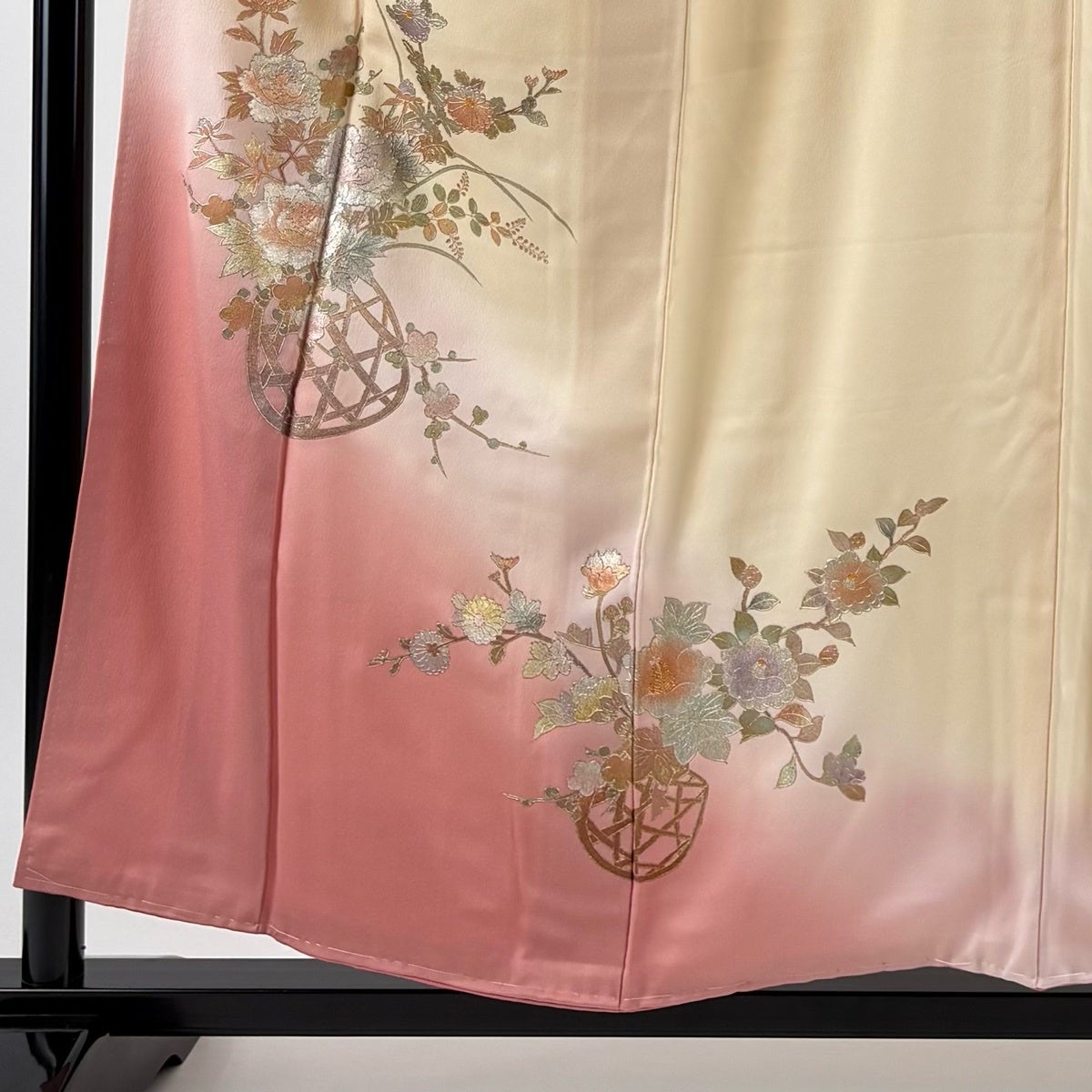 美品】 付下げ 身丈156cm 裄丈62.5cm S 袷 和田光正 落款あり 花籠