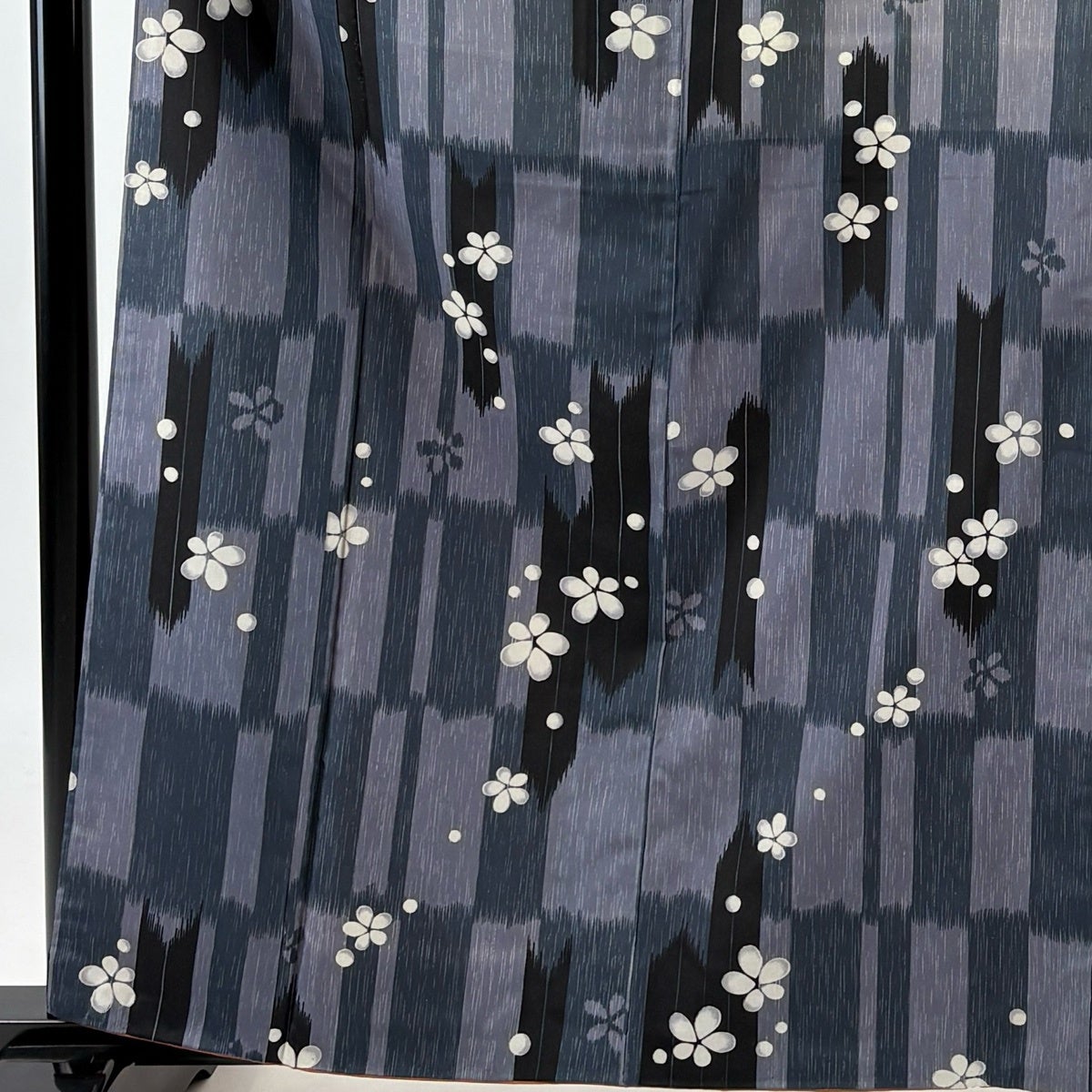 美品】 小紋 身丈162.5cm 裄丈64cm M 袷 大島紬地 証紙あり 花 矢羽 青