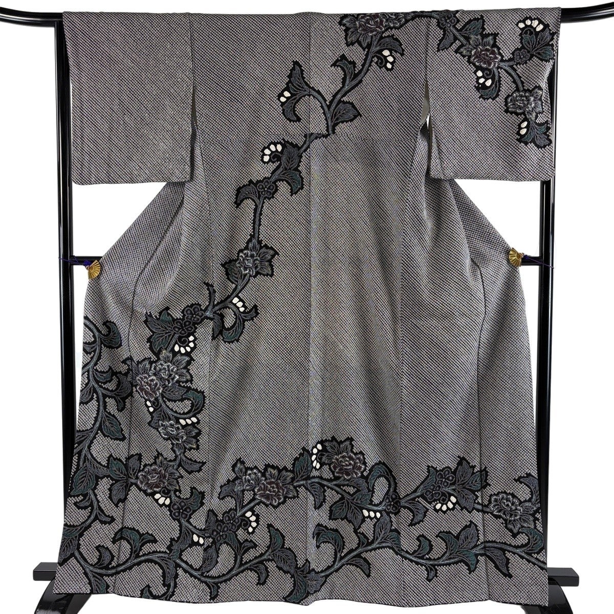 美品 訪問着 総絞り 黒 花文 枝花 身丈160cm 裄丈67cm お洒落 袷 訪問着 身丈164cm 裄丈66.5cm M 袷 花唐草 絞り 黒 正絹 名品｜中古
