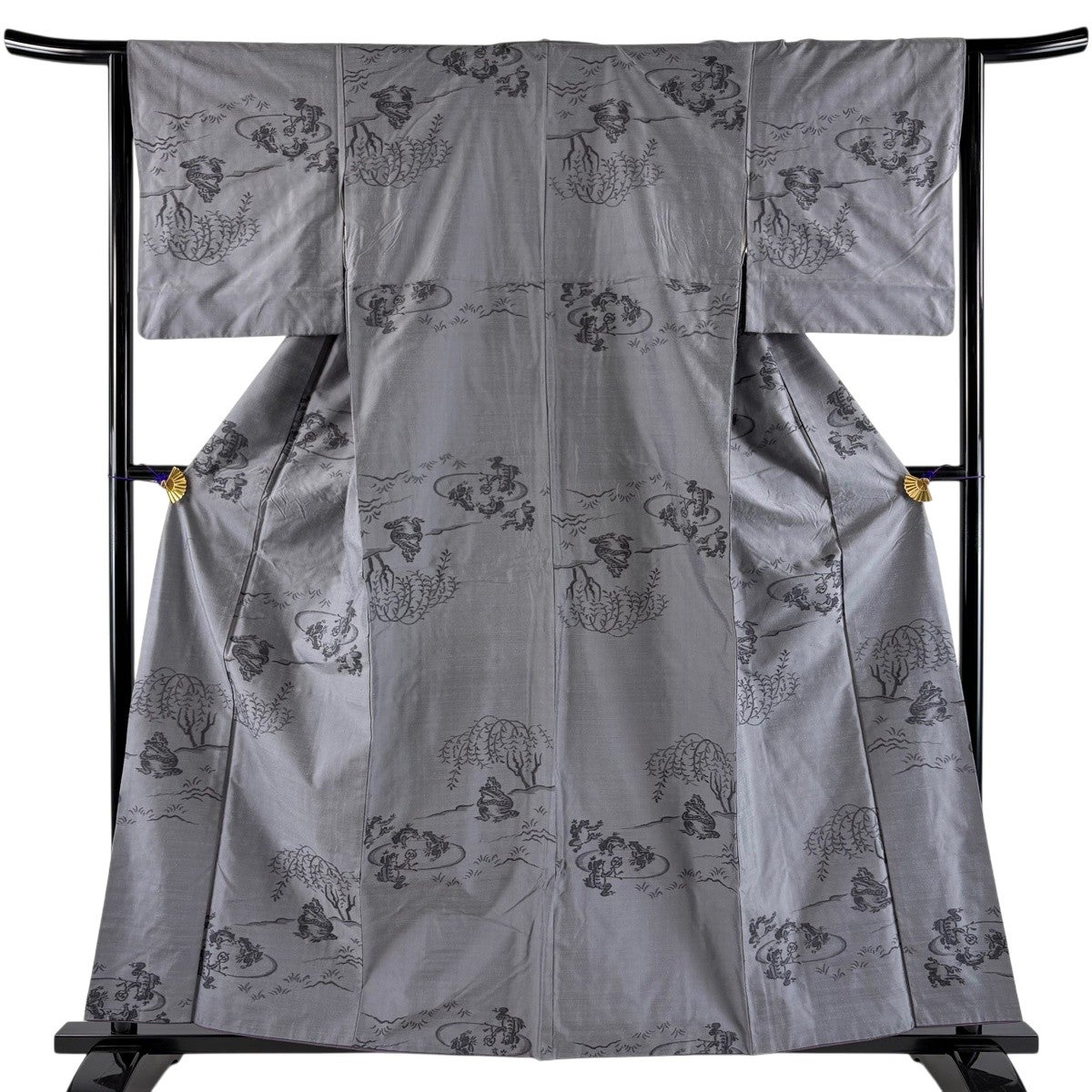 未使用品　単衣 紬 グレー 　身丈160cm 裄丈63.5cm お洒落 正絹 美品】 紬 身丈160.5cm 裄丈65.5cm M 袷 家屋 笹 灰色 正絹 優品｜中古