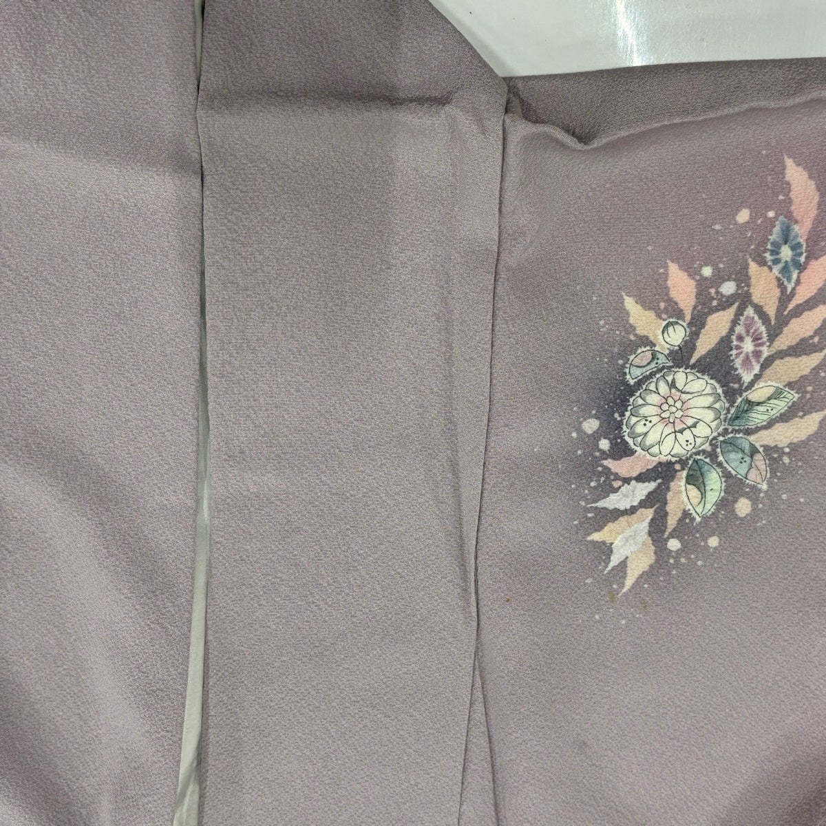 正絹辻が花柄　縮緬袷　一部しつけ糸　若草色 身幅広め 付下げ 身丈164cm 裄丈64cm M 袷 翠山工房 落款あり 辻が花柄 草花