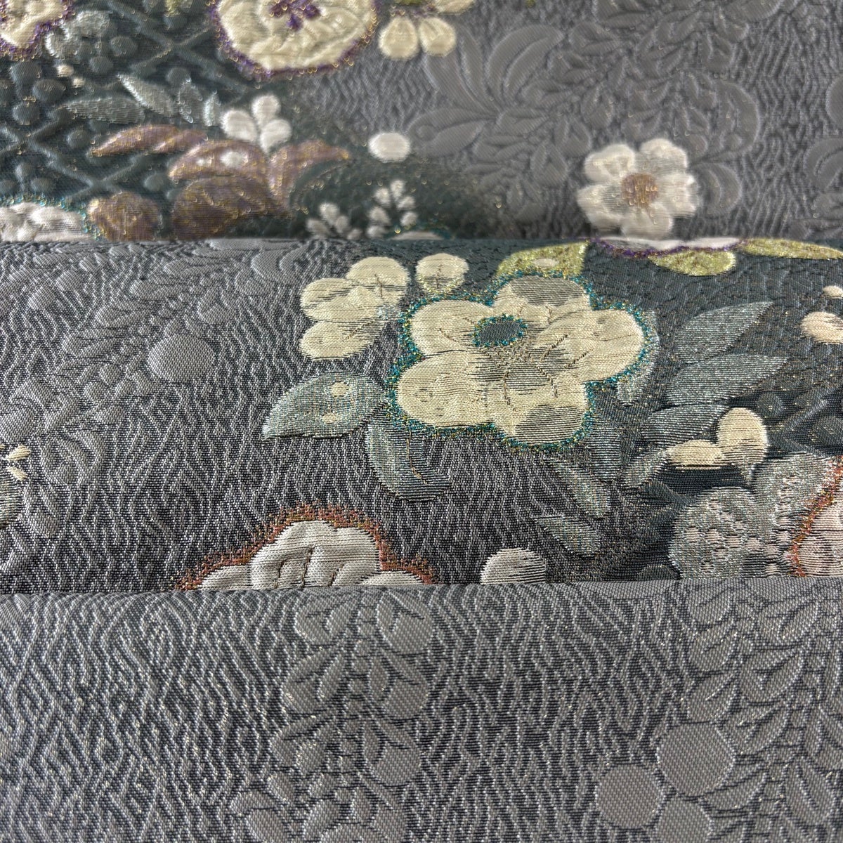 美品 袋帯 秀品 やまと 草花 松皮菱 箔 金銀糸 灰紫 六通 正絹