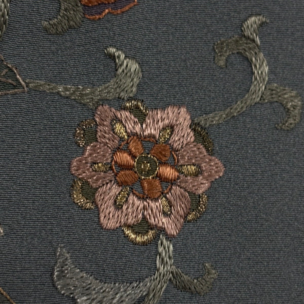 訪問着 身丈164.5cm 裄丈65cm M 袷 華文 花唐草 金糸 刺繍 青灰色 正絹