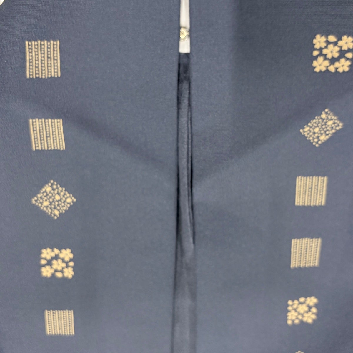 小紋 身丈156.5cm 裄丈67.5cm L 単衣 やまと 桜 幾何学模様 青灰色