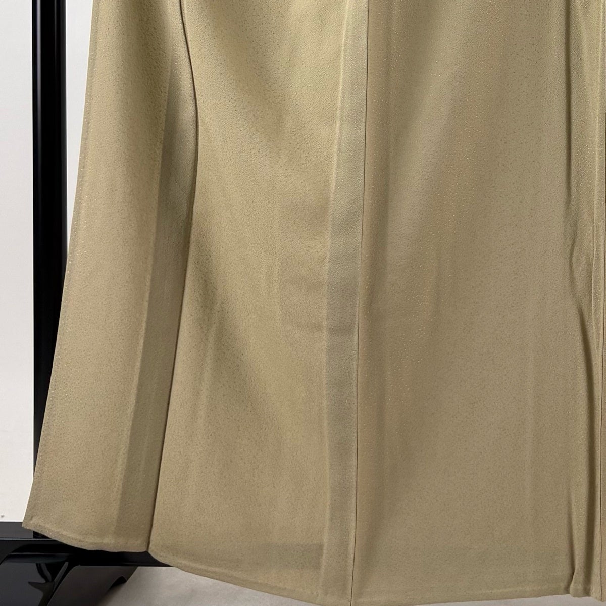 美品】 色無地 身丈162cm 裄丈64cm M 単衣 地紋 薄茶色 正絹 優品 一つ