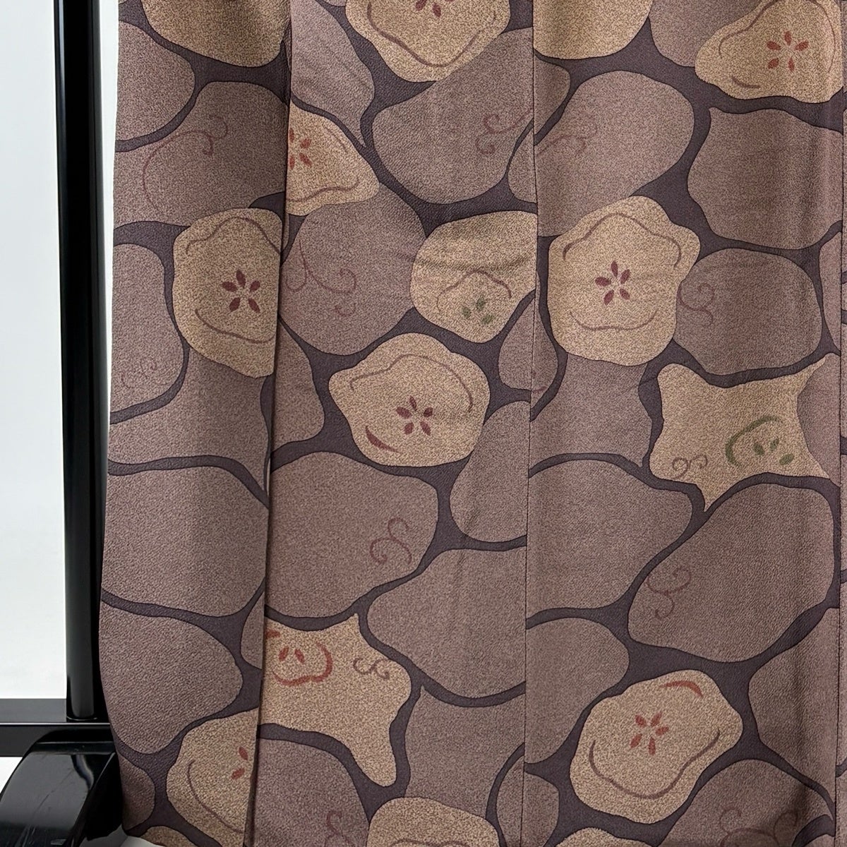 美品】 小紋 身丈167.5cm 裄丈69cm L 袷 梅 幾何学 縮緬 茶紫 正絹