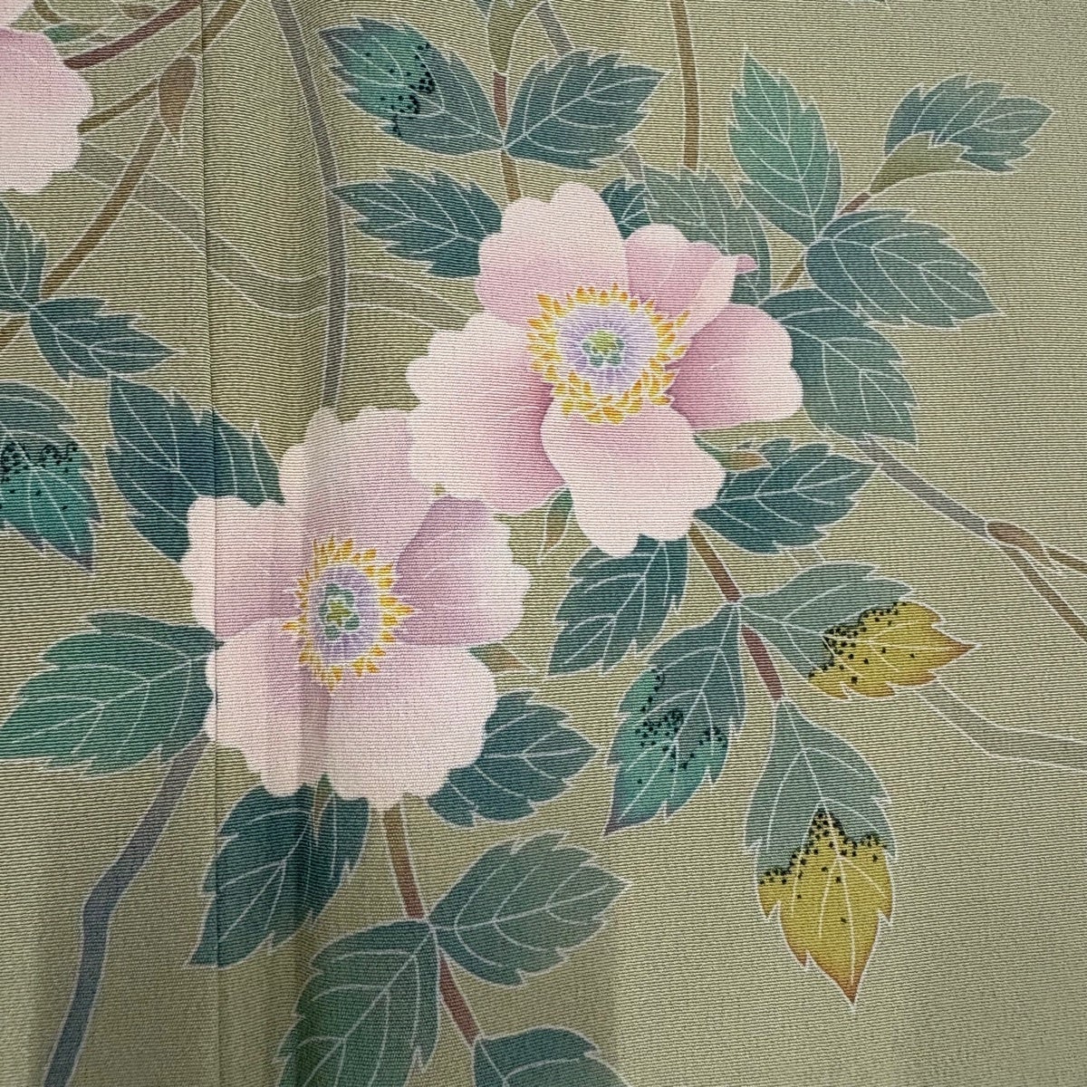 美品】 訪問着 身丈158cm 裄丈64cm M 袷 落款あり 枝花 蝶 薄緑 正絹
