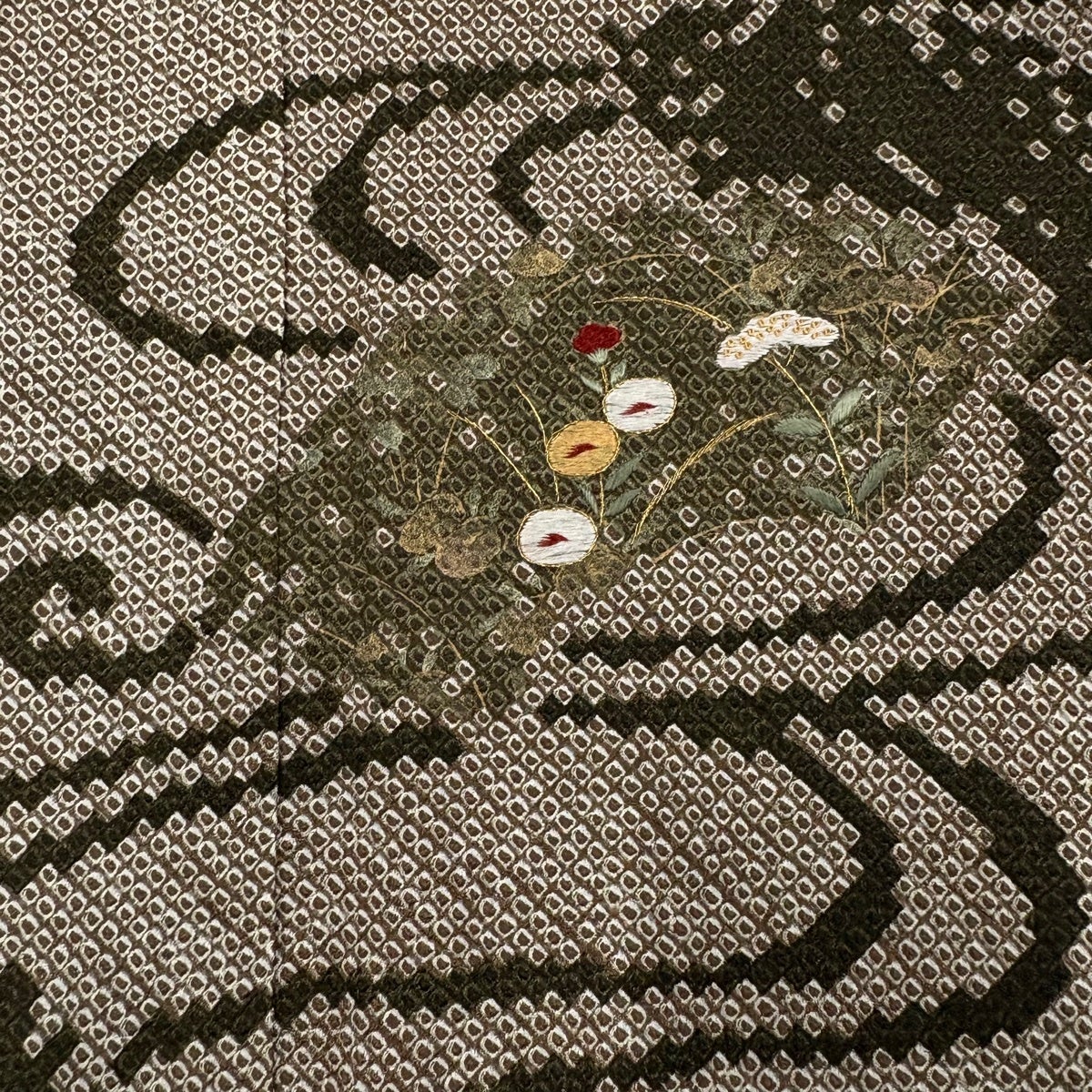 美品】 付下げ 身丈159cm 裄丈67.5cm L 袷 扇面 草花 刺繍 金糸 美品】 付下げ 身丈159cm 裄丈67.5cm L 袷 扇面 草花 刺繍 金糸
