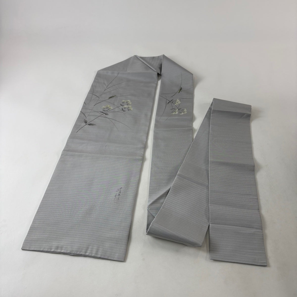 名古屋帯 名品 落款あり 夏帯 絽 バッタ 草花 灰色 正絹｜中古・古着