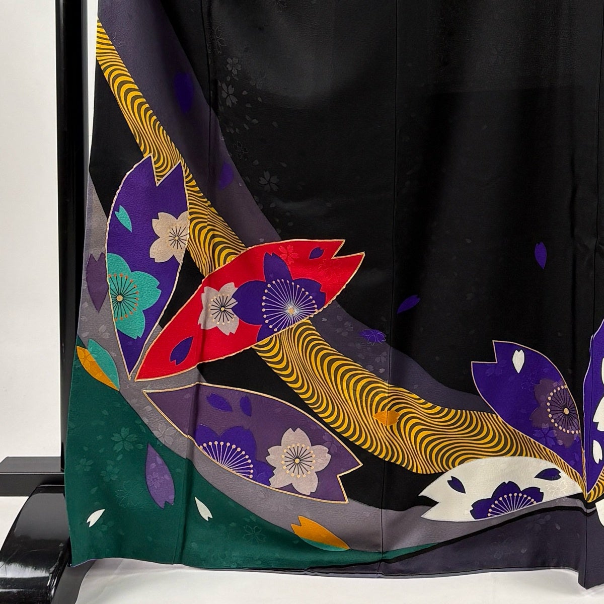 付下げ 身丈169.5cm 裄丈67.5cm L 袷 桜 花びら 金糸 金銀彩 黒 正絹
