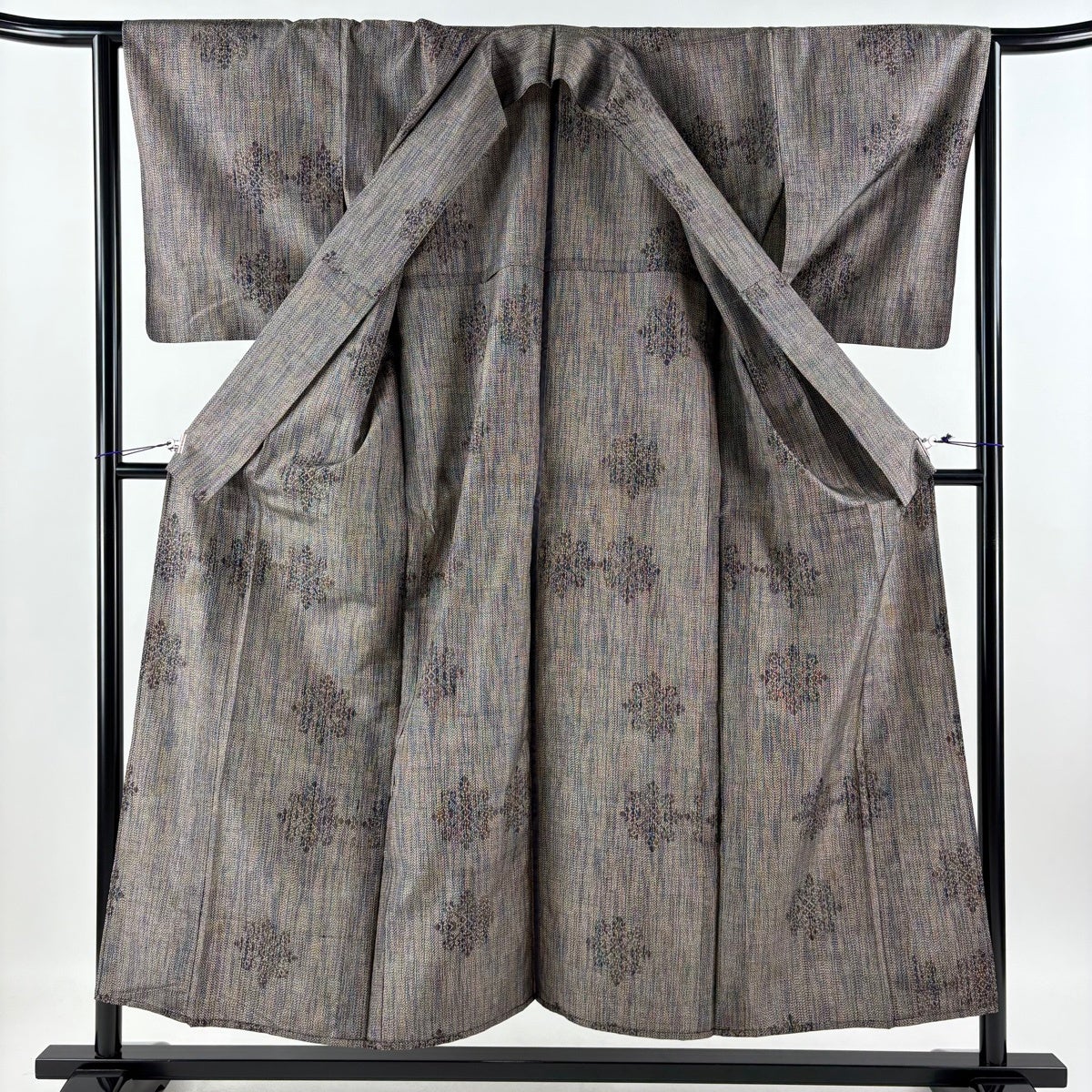 紬 身丈154cm 裄丈63.5cm S 単衣 天山紬 縞 華文 灰紫 正絹 秀品｜中古