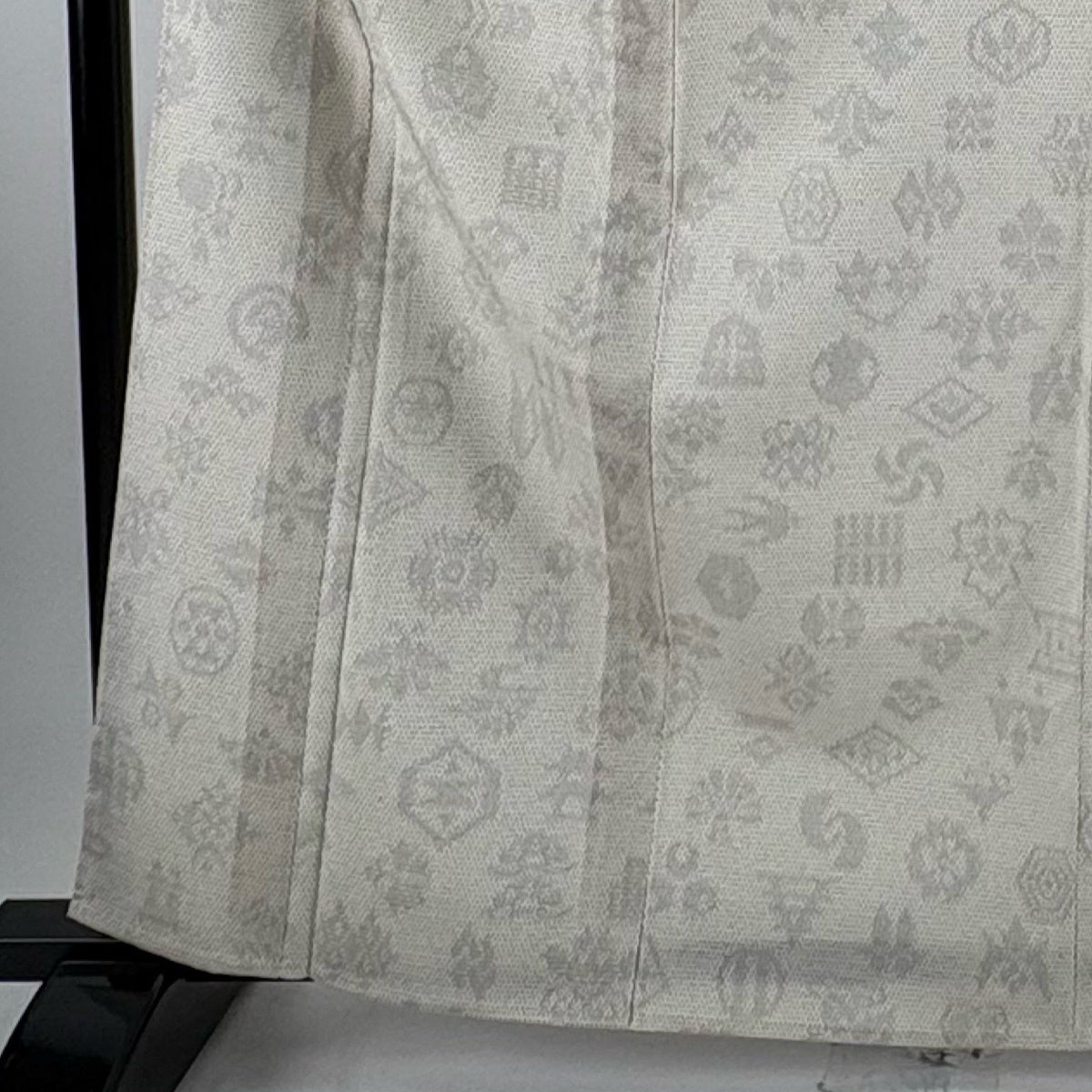 紬 身丈165cm 裄丈63cm S 単衣 草花 絣 クリーム 正絹 秀品｜中古
