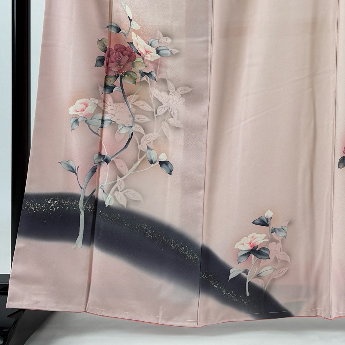 付下げ 身丈164.5cm 裄丈64.5cm M 袷 椿 金銀彩 ぼかし ピンク 正絹 秀