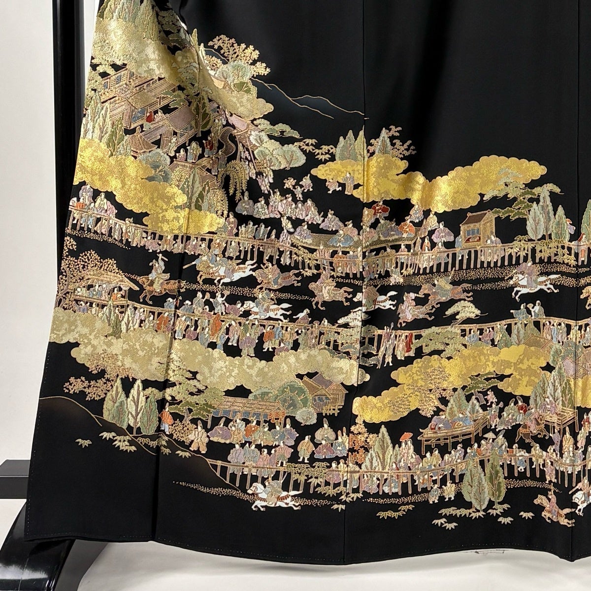 色留袖 身丈166.5cm 裄丈66.5cm M 袷 落款あり 風景 人物 刺繍 金彩 黒