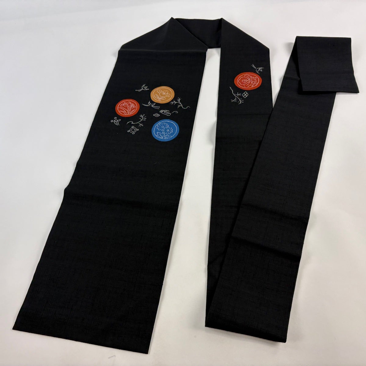 美品】 名古屋帯 秀品 紬地 丸文 宝尽くし 刺繍 黒 正絹｜中古・古着
