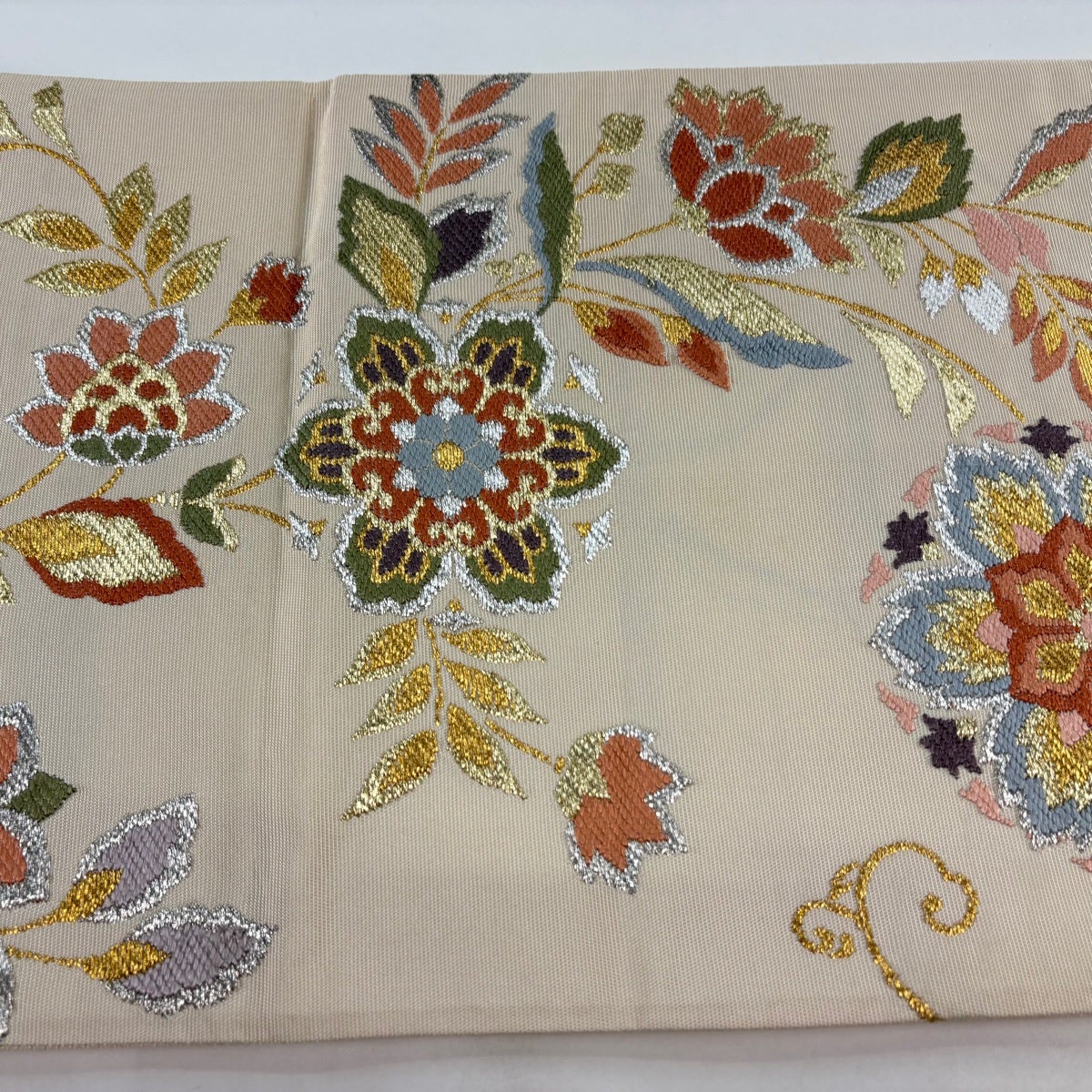 袋帯 美品 逸品 華文 草花 相良刺繍 汕頭刺繍 金色 六通 正絹 袋帯 秀品 華文 草花 金糸 箔 金色 六通 正絹｜中古・古着・リサイクル