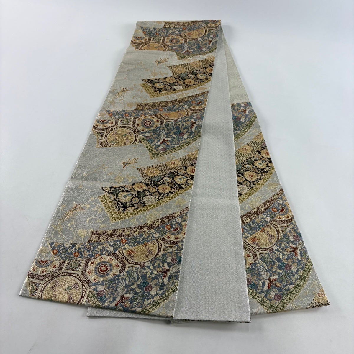美品 袋帯 シルバー 鳳凰 唐草花 箔糸 長さ4m41cm 六通柄 仕立て上がり 美品】 袋帯 秀品 桐竹鳳凰 花唐草 金糸 箔 銀色 六通 正絹｜中古