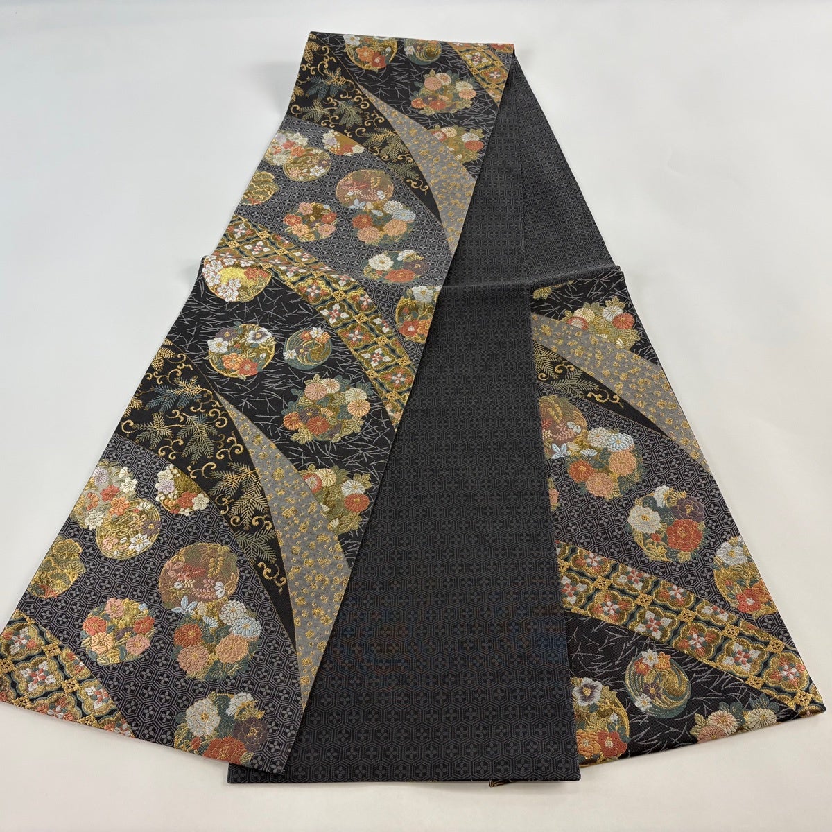 美品】 袋帯 秀品 花丸文 華文 金糸 箔 黒灰 六通 正絹｜中古・古着