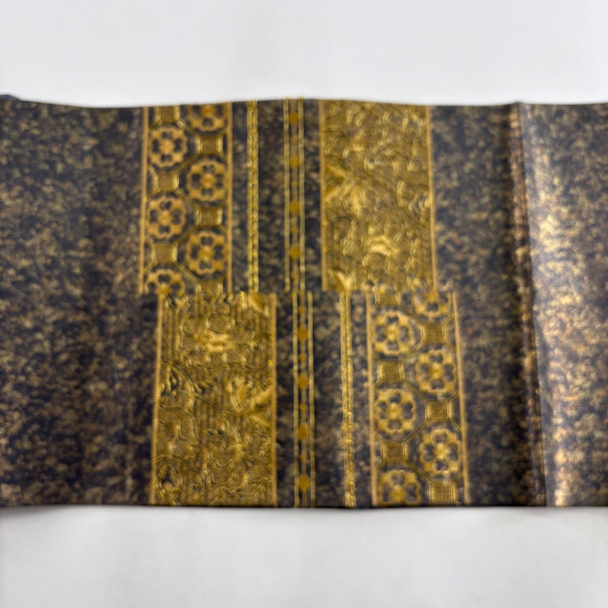 美品】 袋帯 秀品 花唐草 鳳凰 刺繍 金糸 灰色 お太鼓柄 正絹｜中古