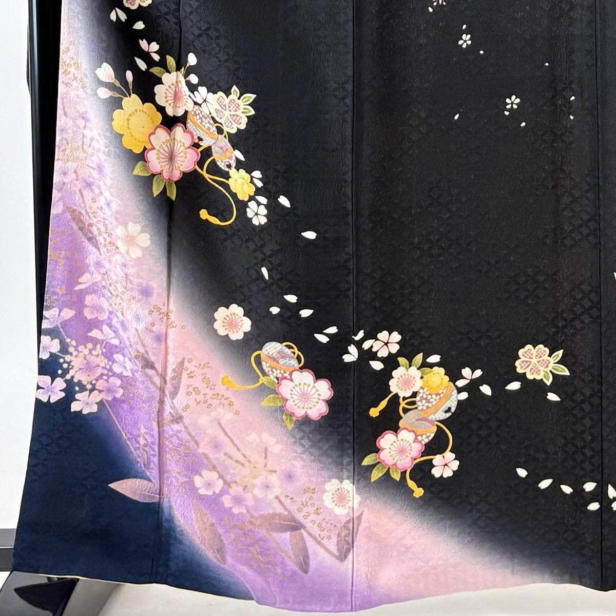 美品】 振袖 身丈161cm 裄丈68cm L 袷 鈴 桜 金糸 金彩 黒 正絹 名品