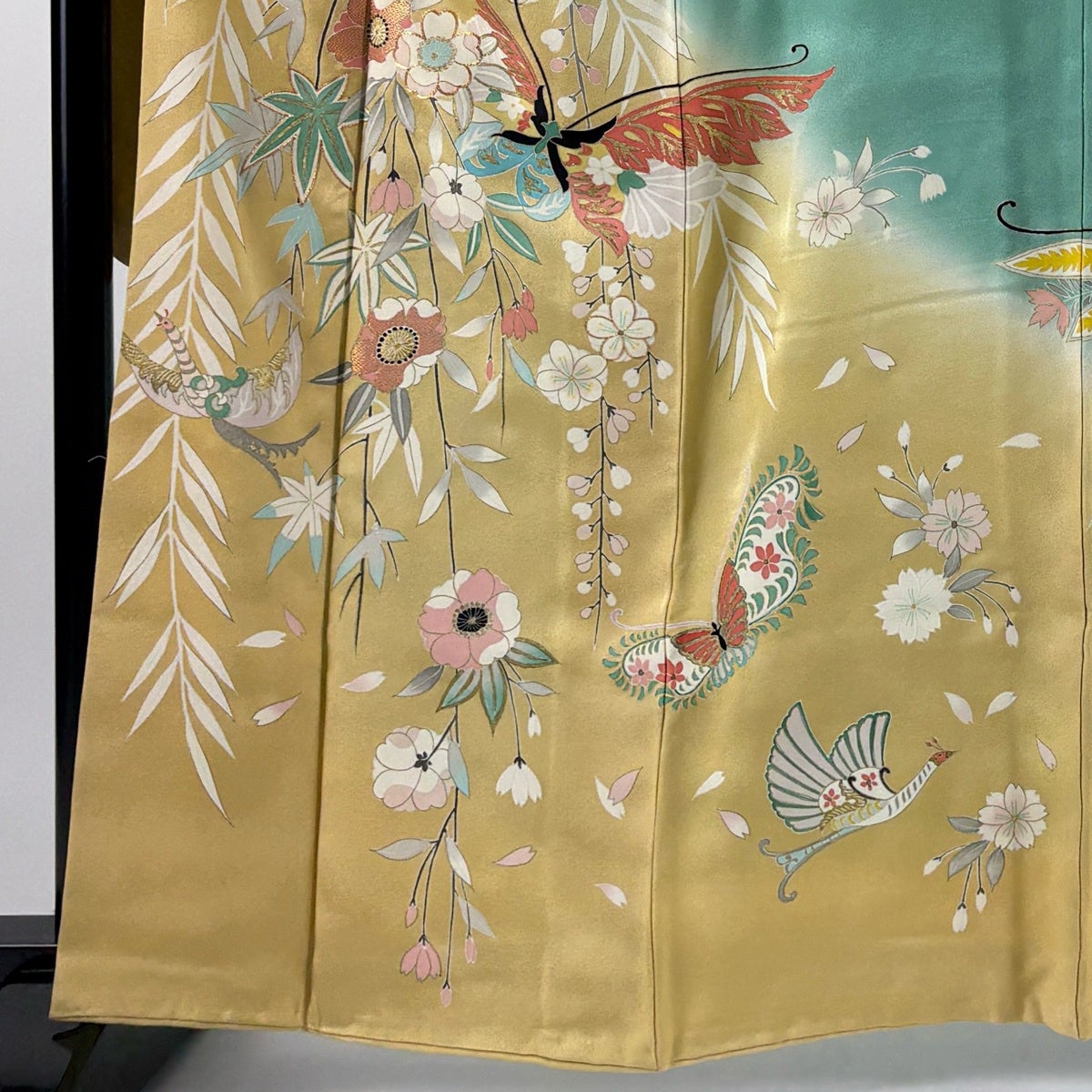 振袖 身丈163cm 裄丈68.5cm L 袷 落款あり 草花 蝶 金彩 金糸 ベージュ