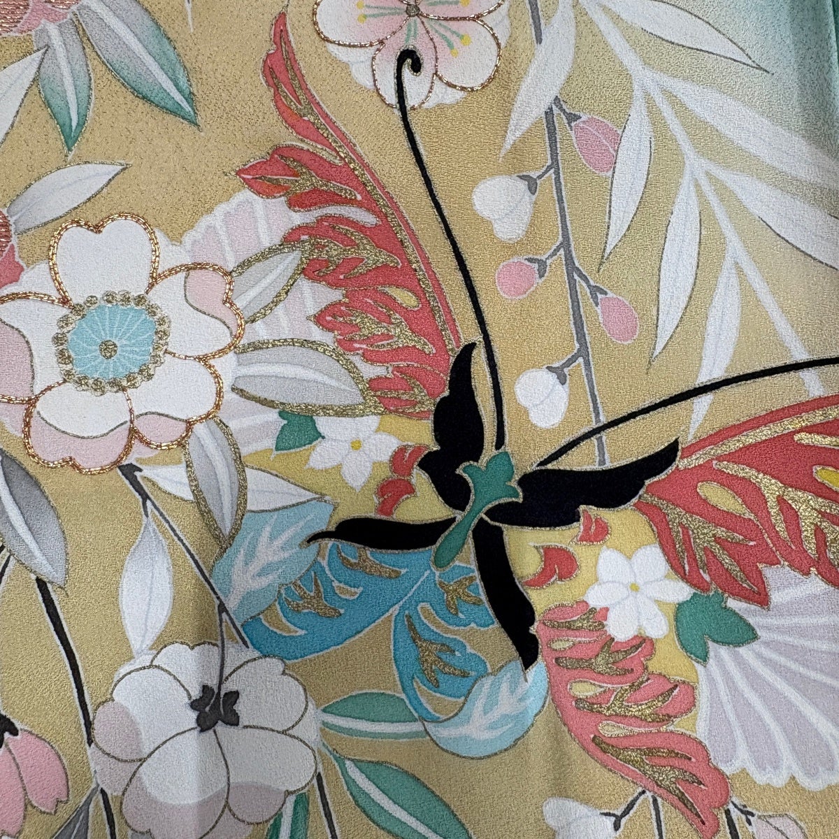 振袖 身丈163cm 裄丈68.5cm L 袷 落款あり 草花 蝶 金彩 金糸 ベージュ