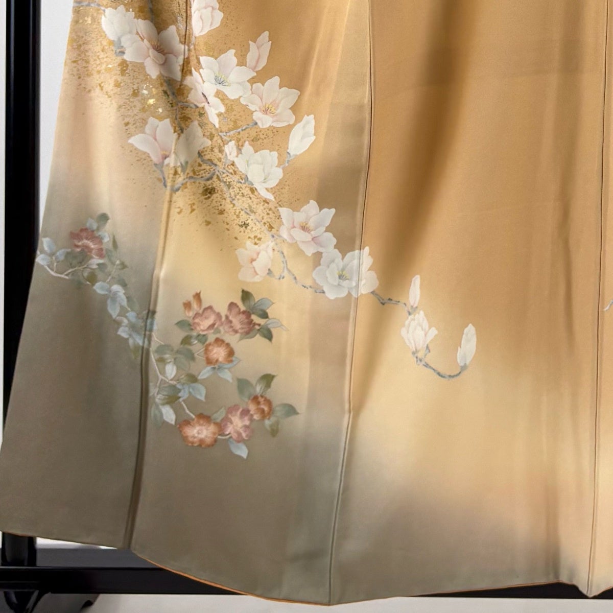 付下げ 身丈158.5cm 裄丈64cm M 袷 枝花 螺鈿 金銀彩 薄茶色 正絹 秀品