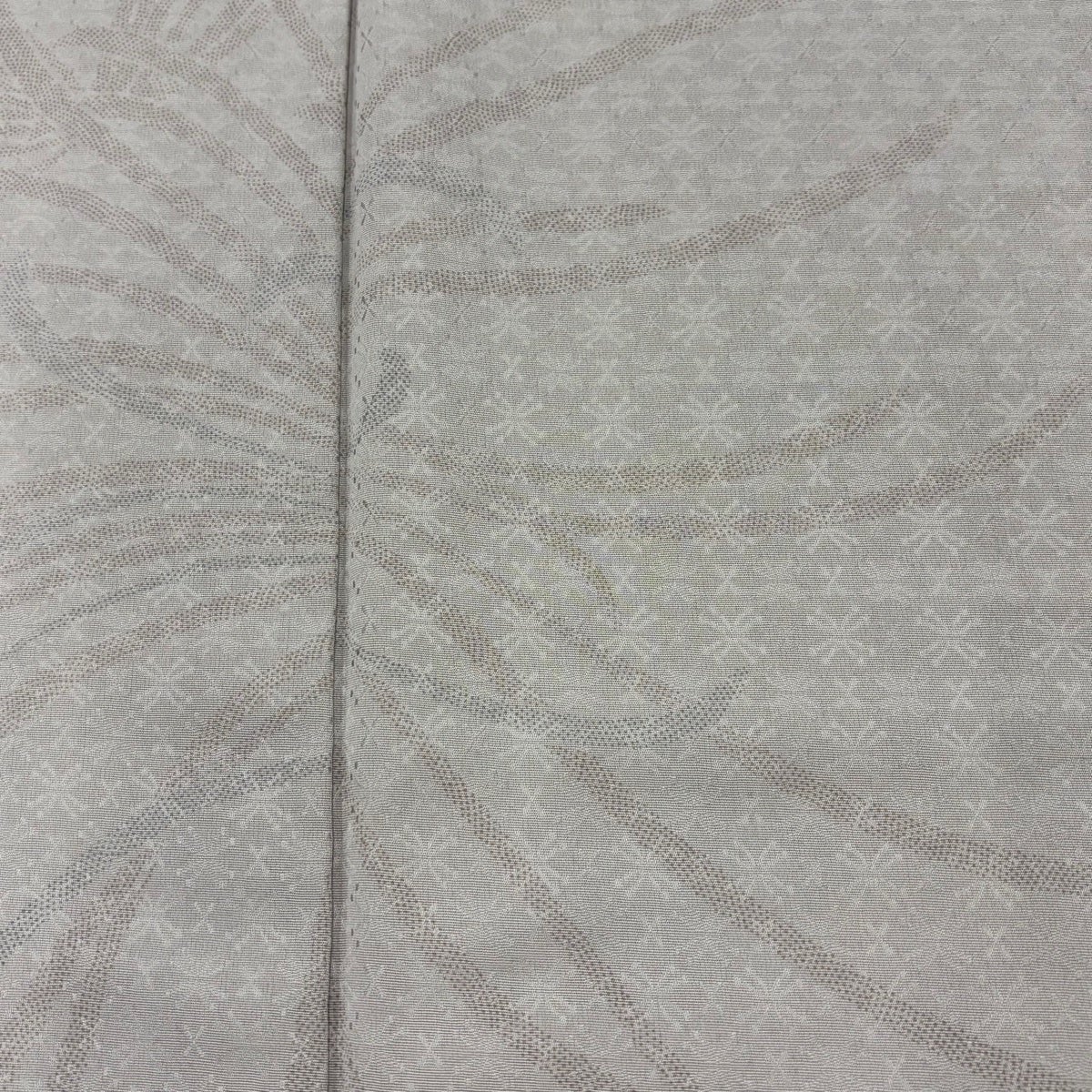 小紋 身丈166cm 裄丈69.5cm 正絹 名品 【中古】 小紋 身丈166cm 裄丈69.5cm L 単衣 乱菊 灰色 正絹 名品｜中古・古着