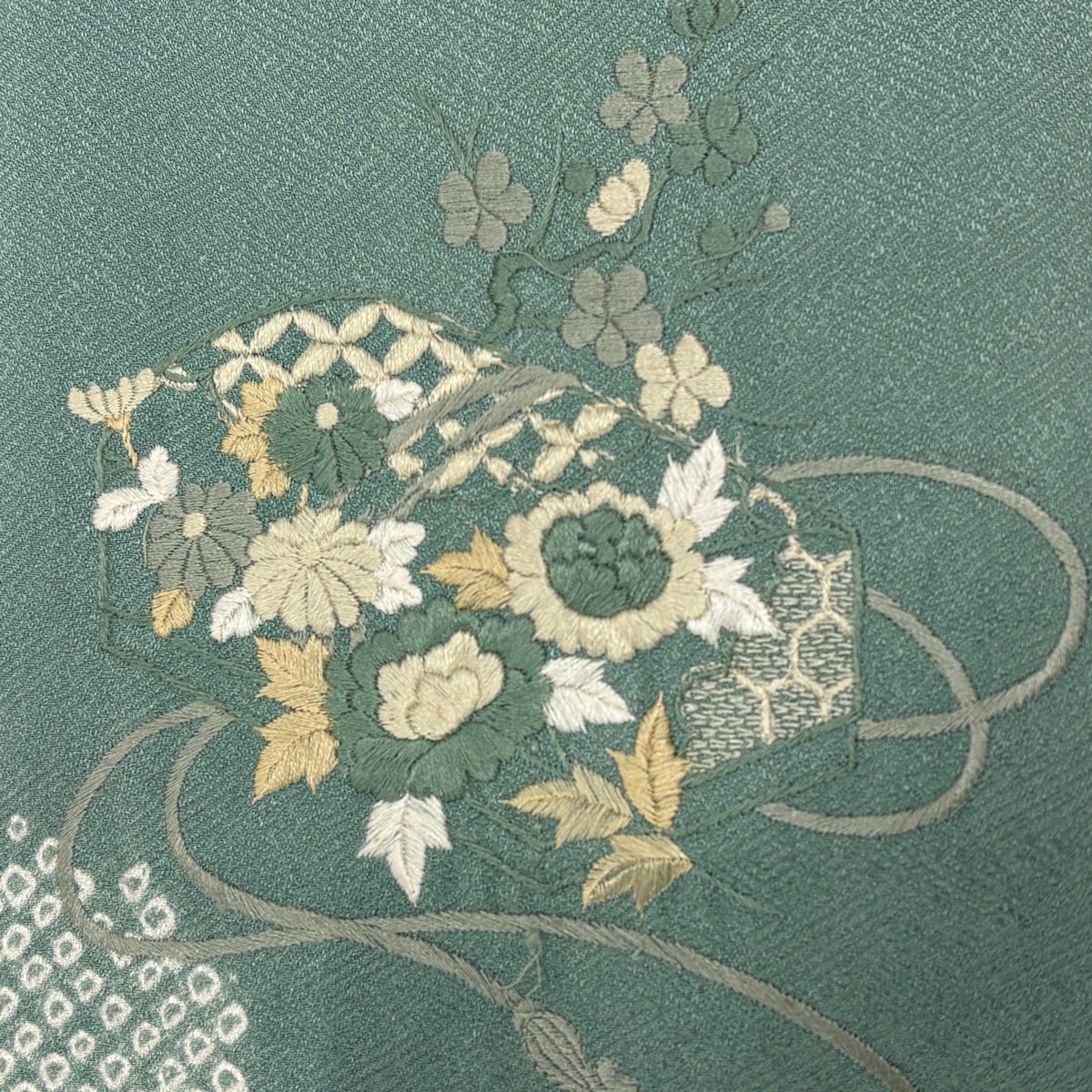 付下げ 身丈162cm 裄丈62cm S 袷 文箱 流水 刺繍 絞り 薄緑 正絹 秀品