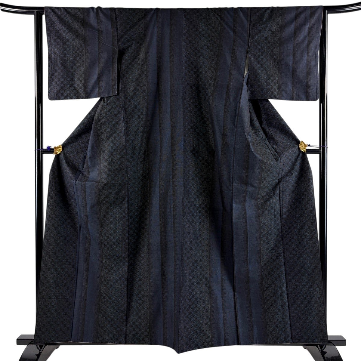 美品】 大島紬 身丈159.5cm 裄丈64cm M 袷 純泥染 証紙あり 縦縞 幾何