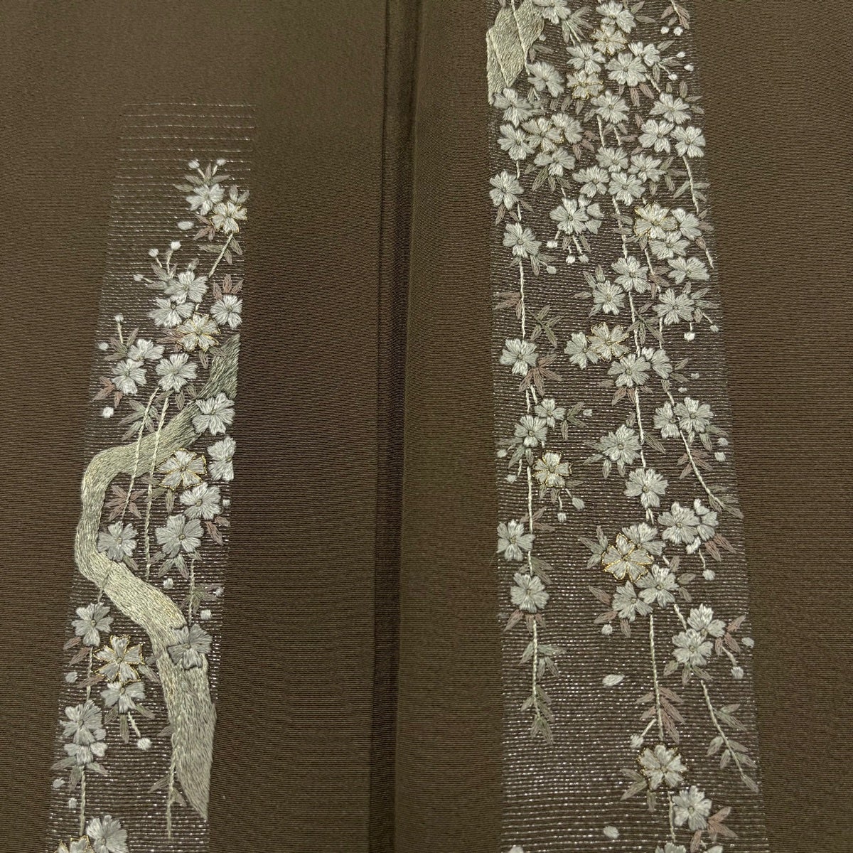 付下げ 身丈156cm 裄丈62cm S 袷 桜 流水 刺繍 銀糸 焦茶色 正絹 秀品