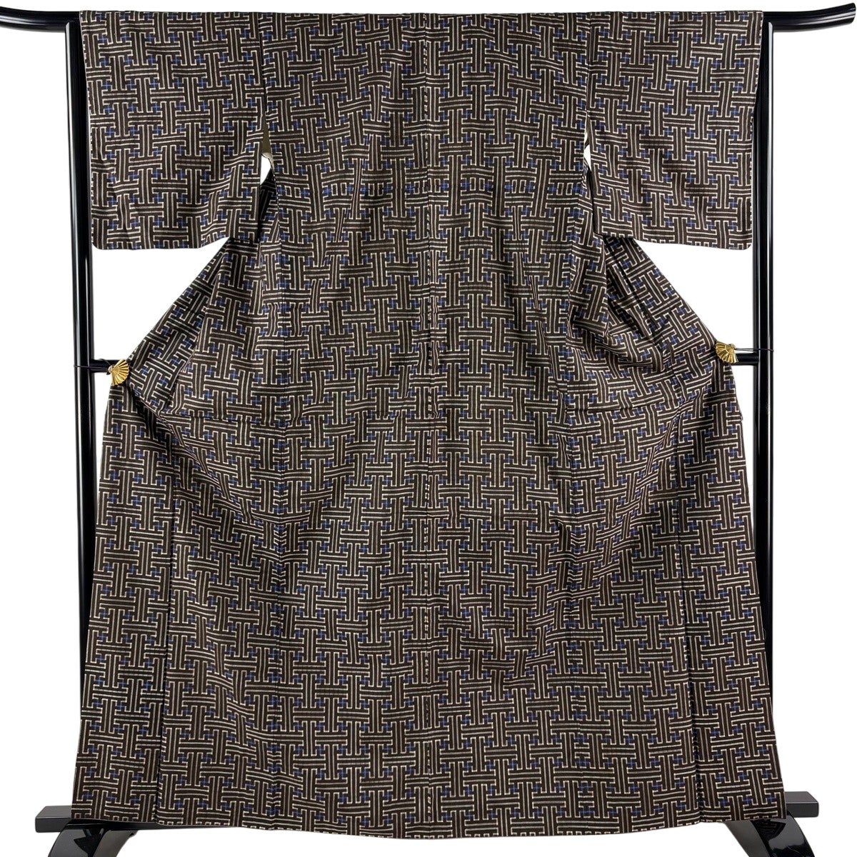 紬 身丈164cm 裄丈64.5cm M 袷 紗綾形 焦茶色 正絹 秀品｜中古・古着