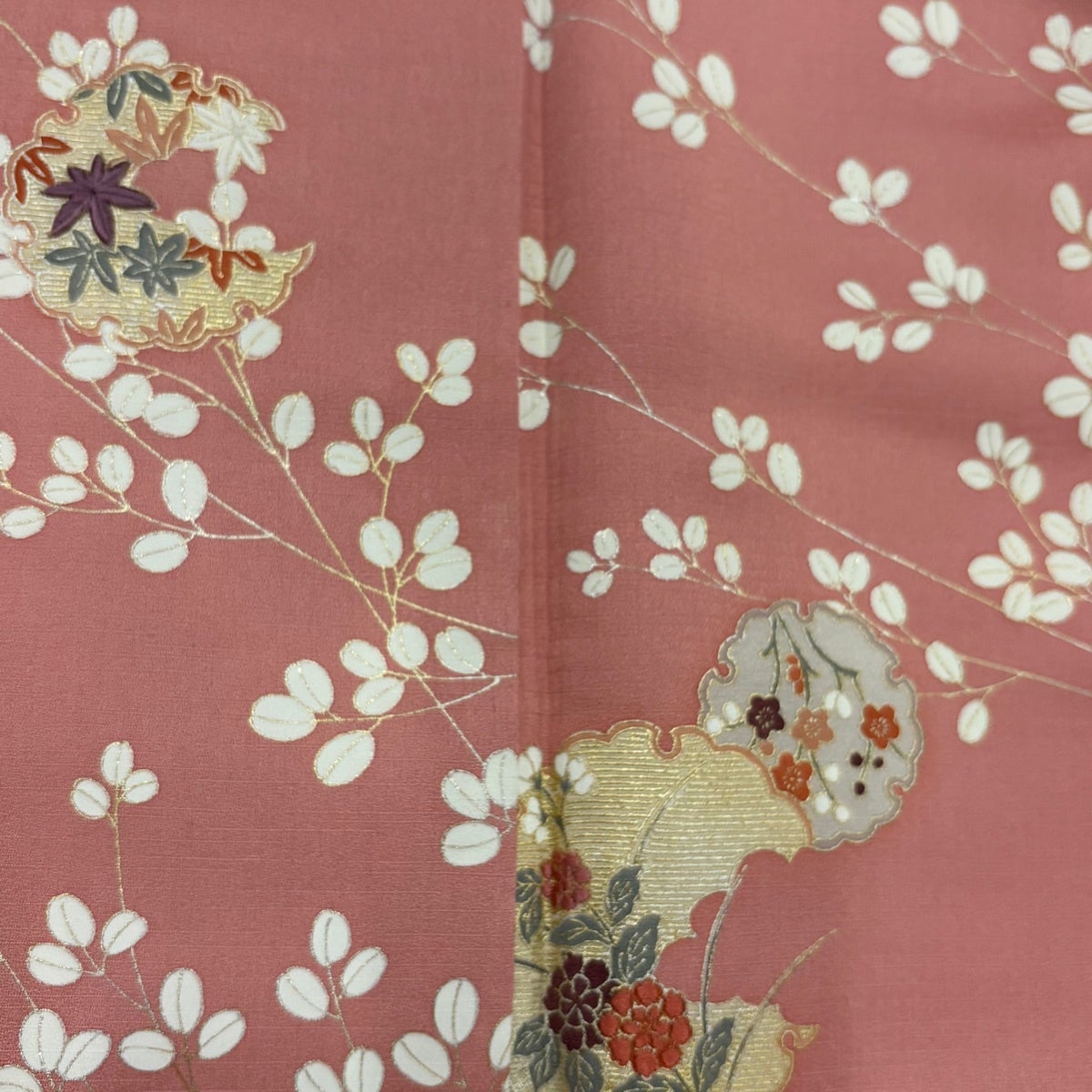 小紋 身丈159cm 裄丈62.5cm S 袷 雪輪 草花 金銀彩 刺繍 ピンク 正絹