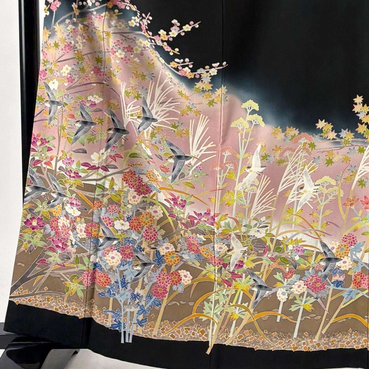 黒留袖 身丈162cm 裄丈64cm M 袷 百貫華峰 落款あり 枝梅 鳥 ぼかし 黒