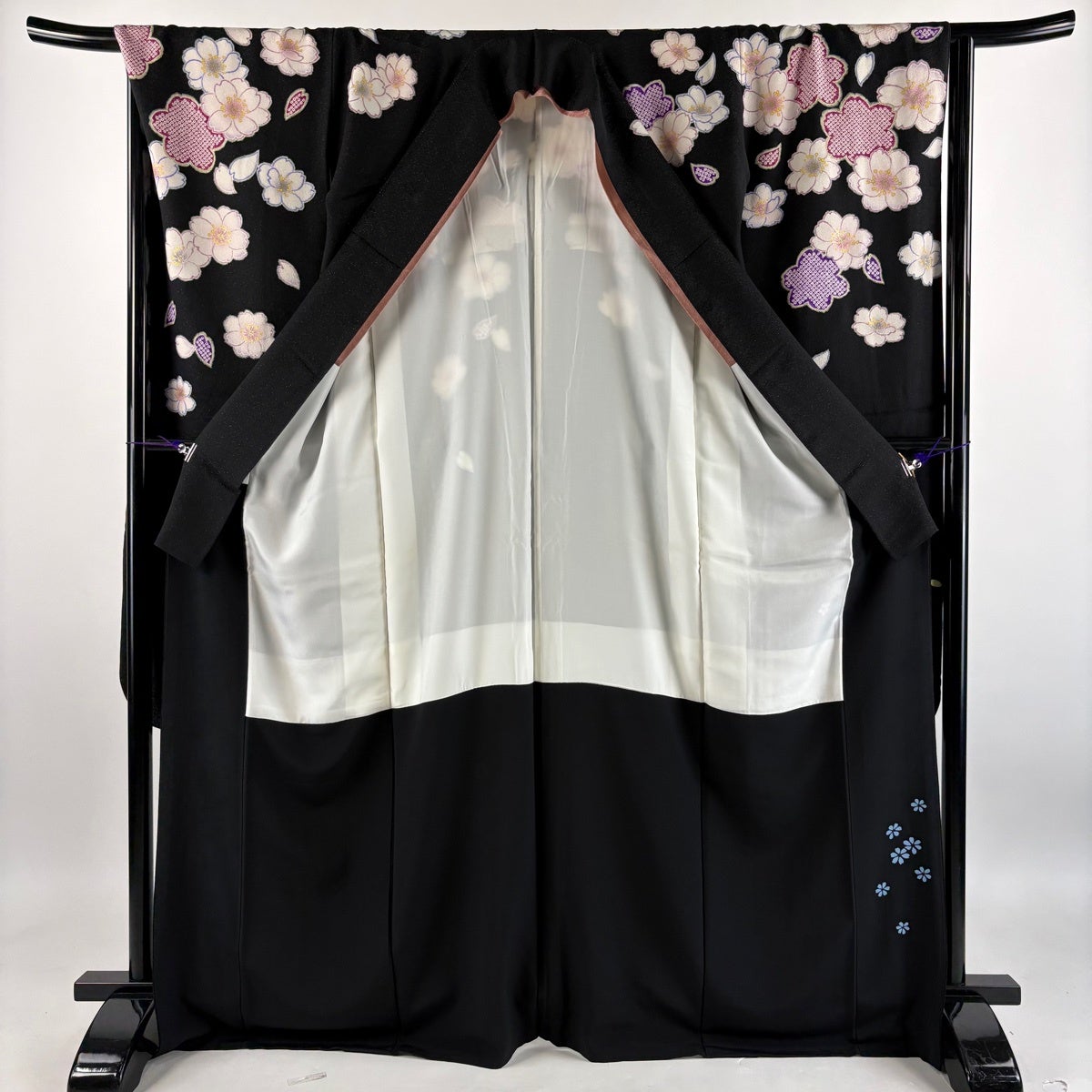 振袖 身丈170cm 裄丈67cm M 袷 桜 花びら 金通し 金彩 黒 正絹 秀品