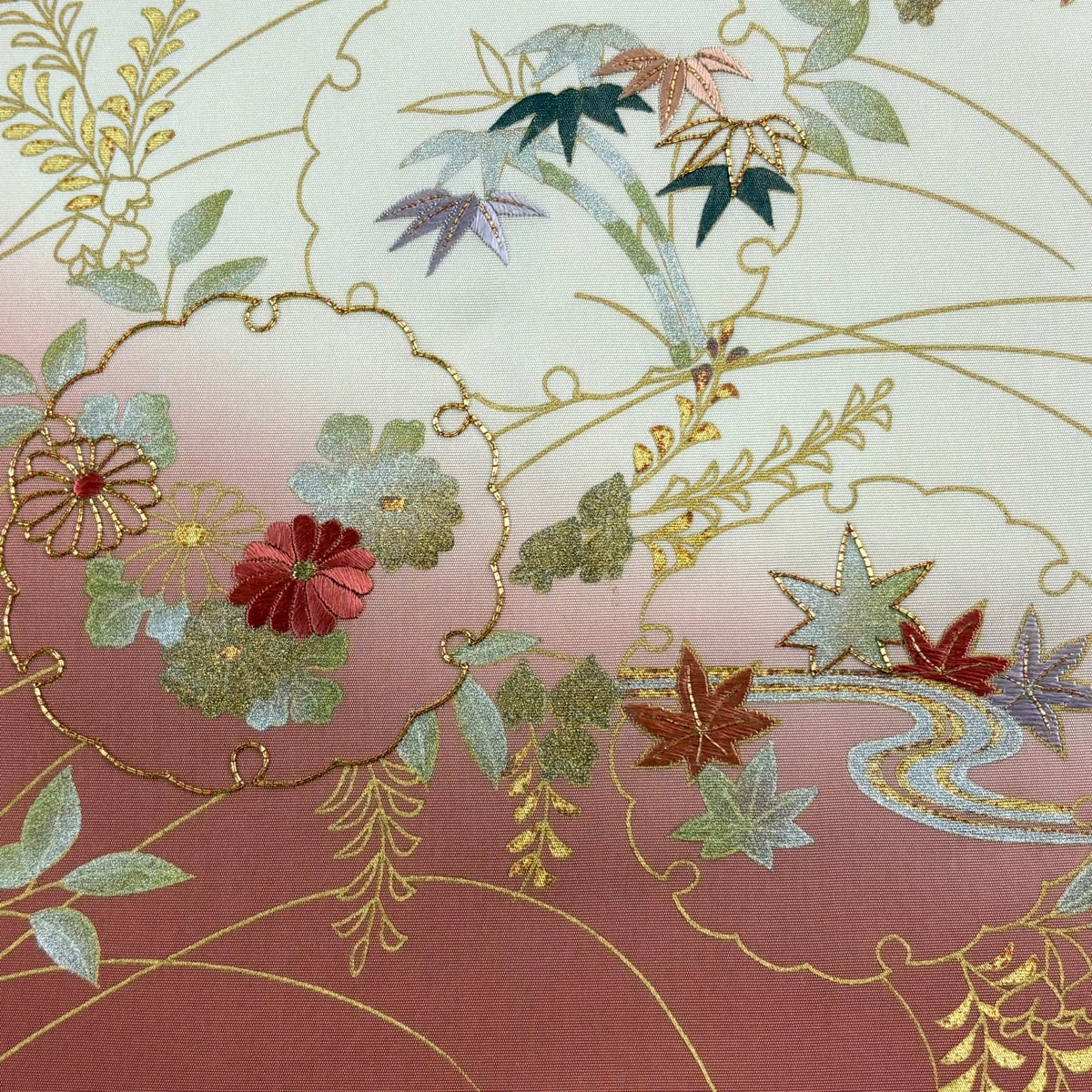 名古屋帯 秀品 雪輪 草花 刺繍 金糸 クリーム 正絹｜中古・古着