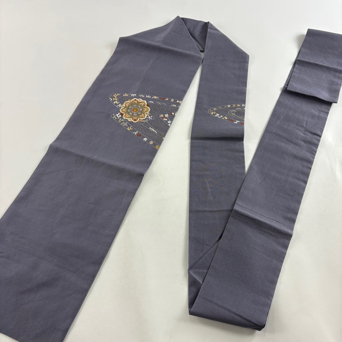 名古屋帯 秀品 華文 流水 刺繍 金銀糸 灰紫 正絹｜中古・古着