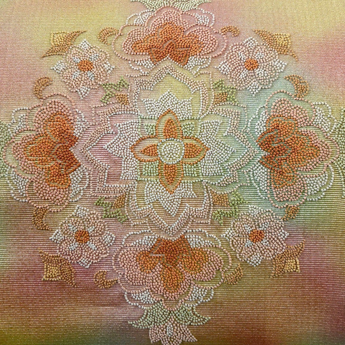 美品】 袋帯 秀品 華文 相良刺繍 ぼかし 薄黄 お太鼓柄 正絹｜中古