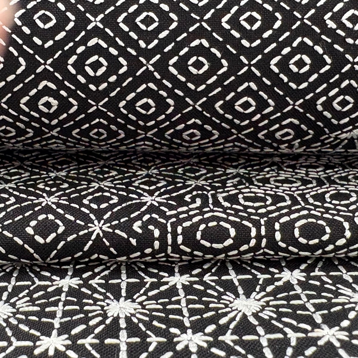 美品】 袋帯 逸品 青海波 七宝 刺し子刺繍 黒 全通 正絹｜中古・古着