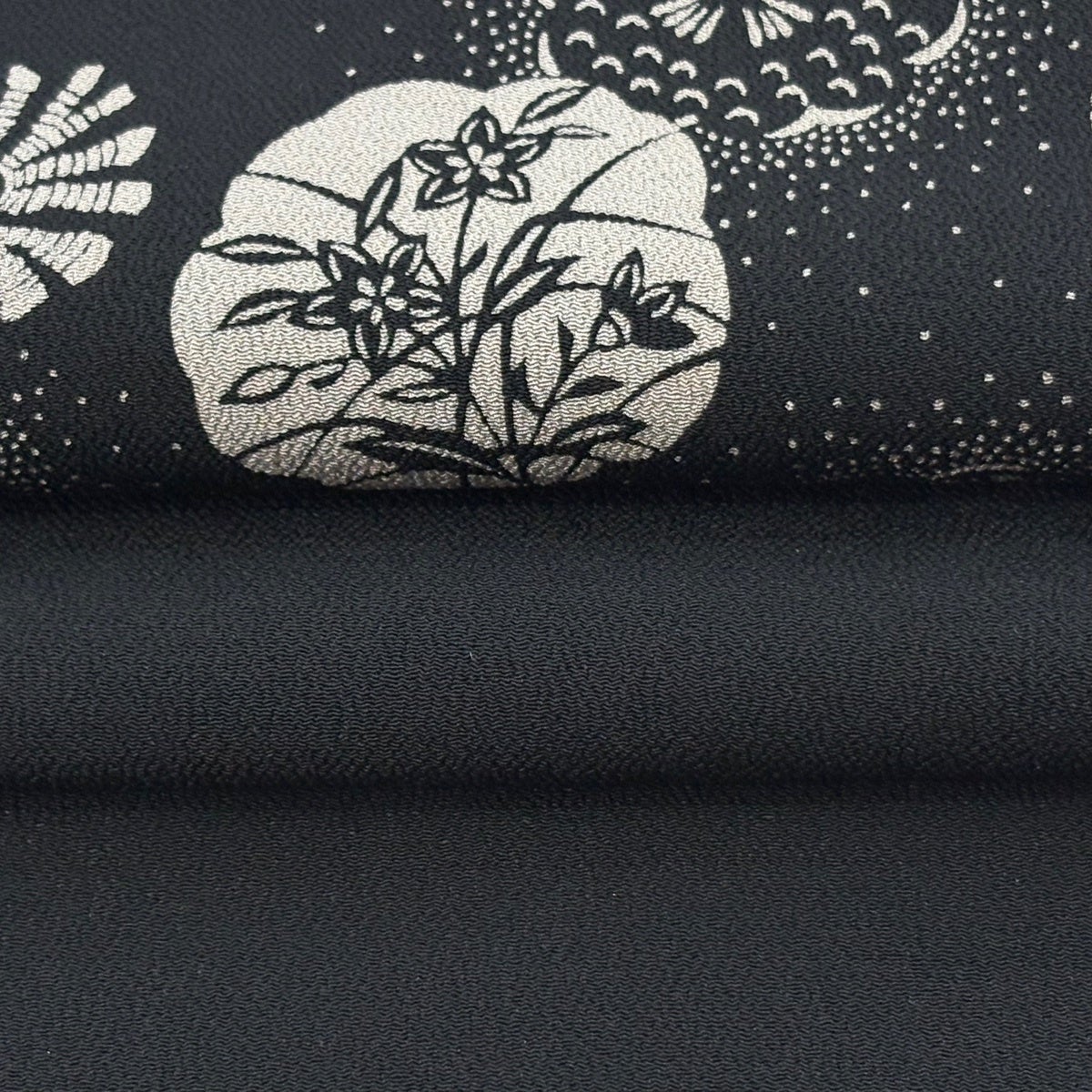 名古屋帯 逸品 落款あり 伊勢型染 草花 縮緬 黒 正絹｜中古・古着