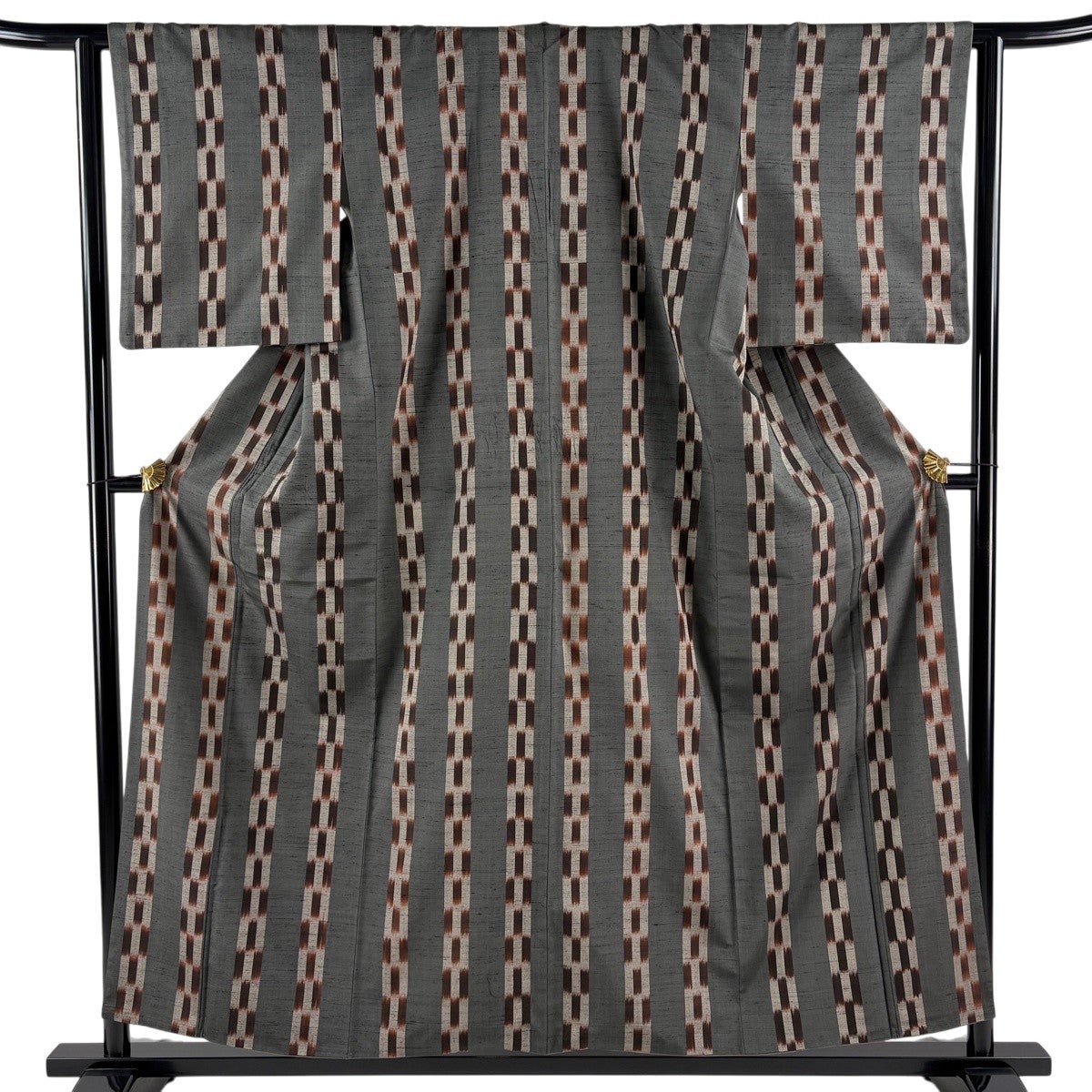 美品】 紬 身丈155.5cm 裄丈62cm S 袷 本場米琉 証紙あり 縞 絣柄 灰色