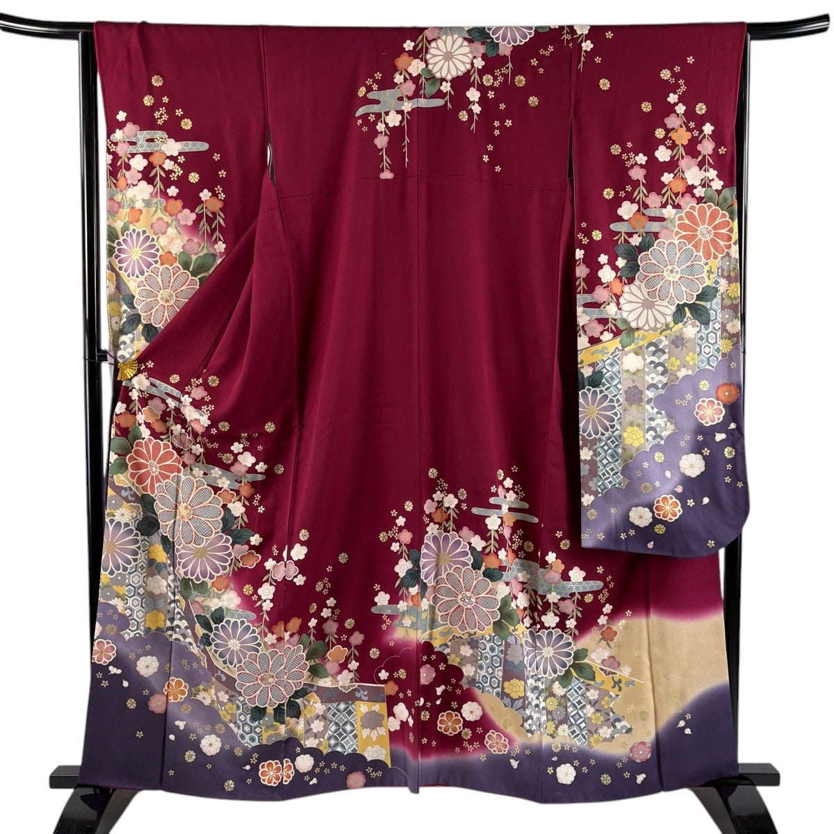 正絹縮緬生地.振り袖着物　裄丈69.5㎝ 振袖 身丈161.5cm 裄丈63.5cm S 袷 菊 枝梅 金糸 金彩 赤紫 正絹 秀品